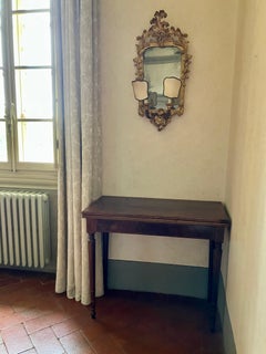Consola o mesa de juego plegable italiana del siglo XVIII de caoba y arce con incrustaciones