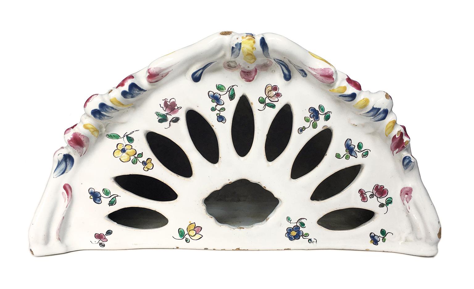 Antiker Maiolica-Blumentopf Pasquale Rubati-Fabrik, Mailand um 1770 (Spätes 18. Jahrhundert) im Angebot