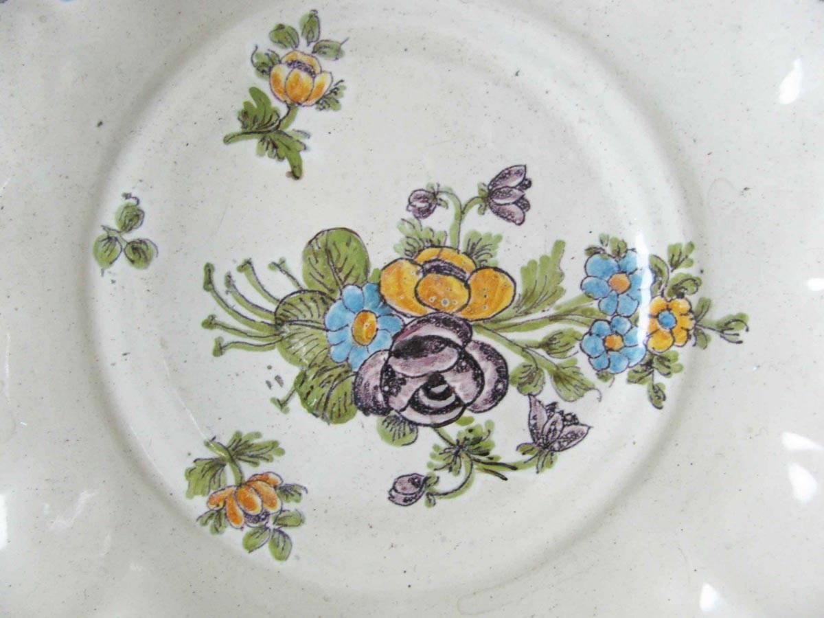 Rococo 18th Century Italian Majolica Faience Centerpiece Large Lodi Circular Bowl For Sale