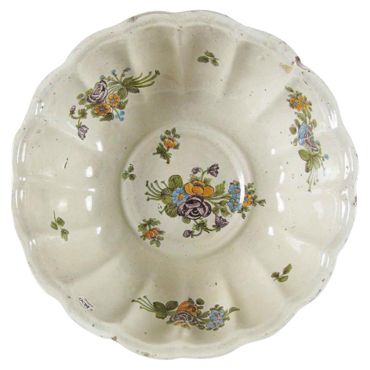 18th Century Italian Majolica Faience Centerpiece Large Lodi Circular Bowl For Sale