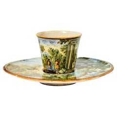 Taza y Plato de Trembleuse de Mayólica Italiana del siglo XVIII, Castelli