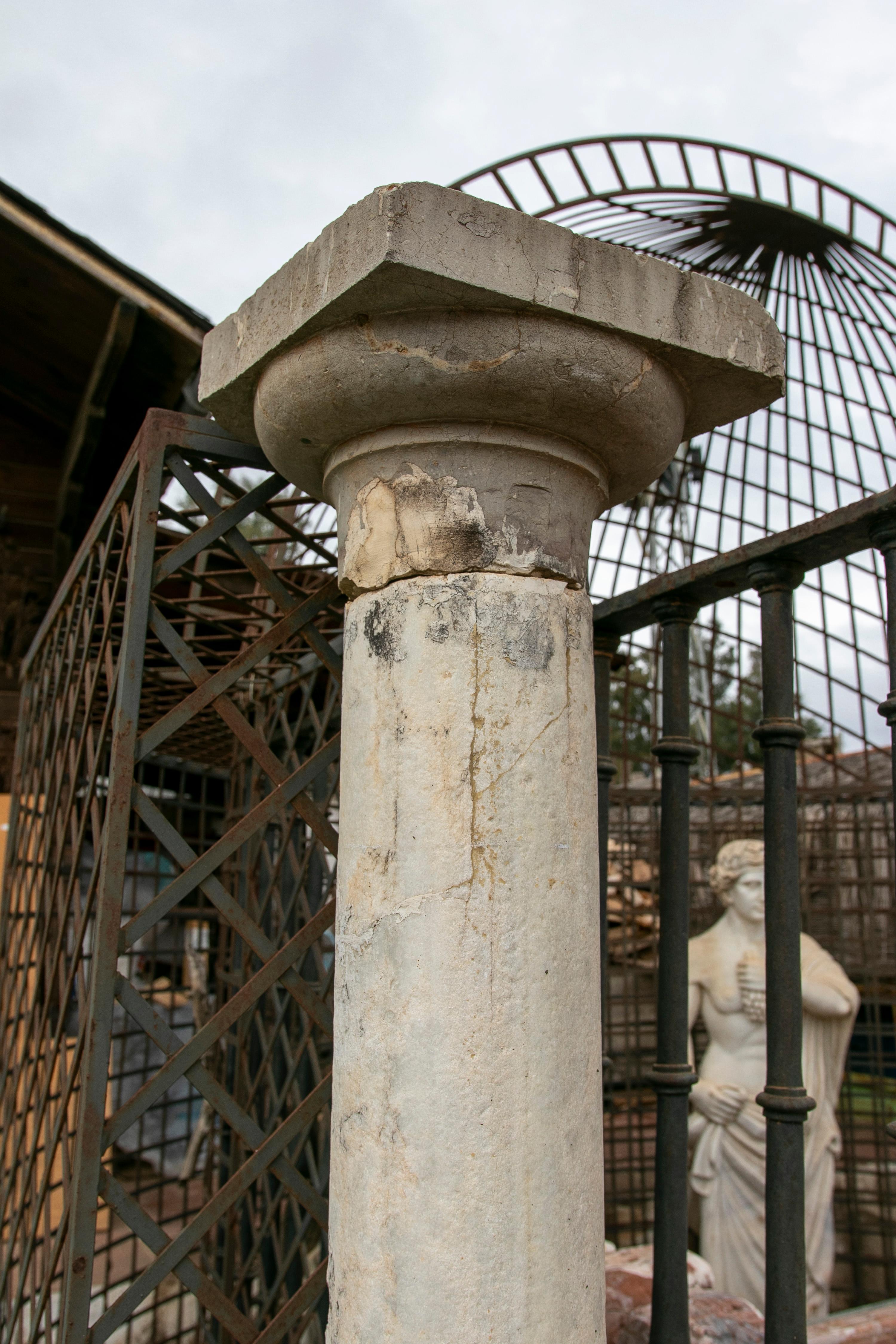 Spanish 18th Century Italian Marble Column with Rectangular Base For Sale