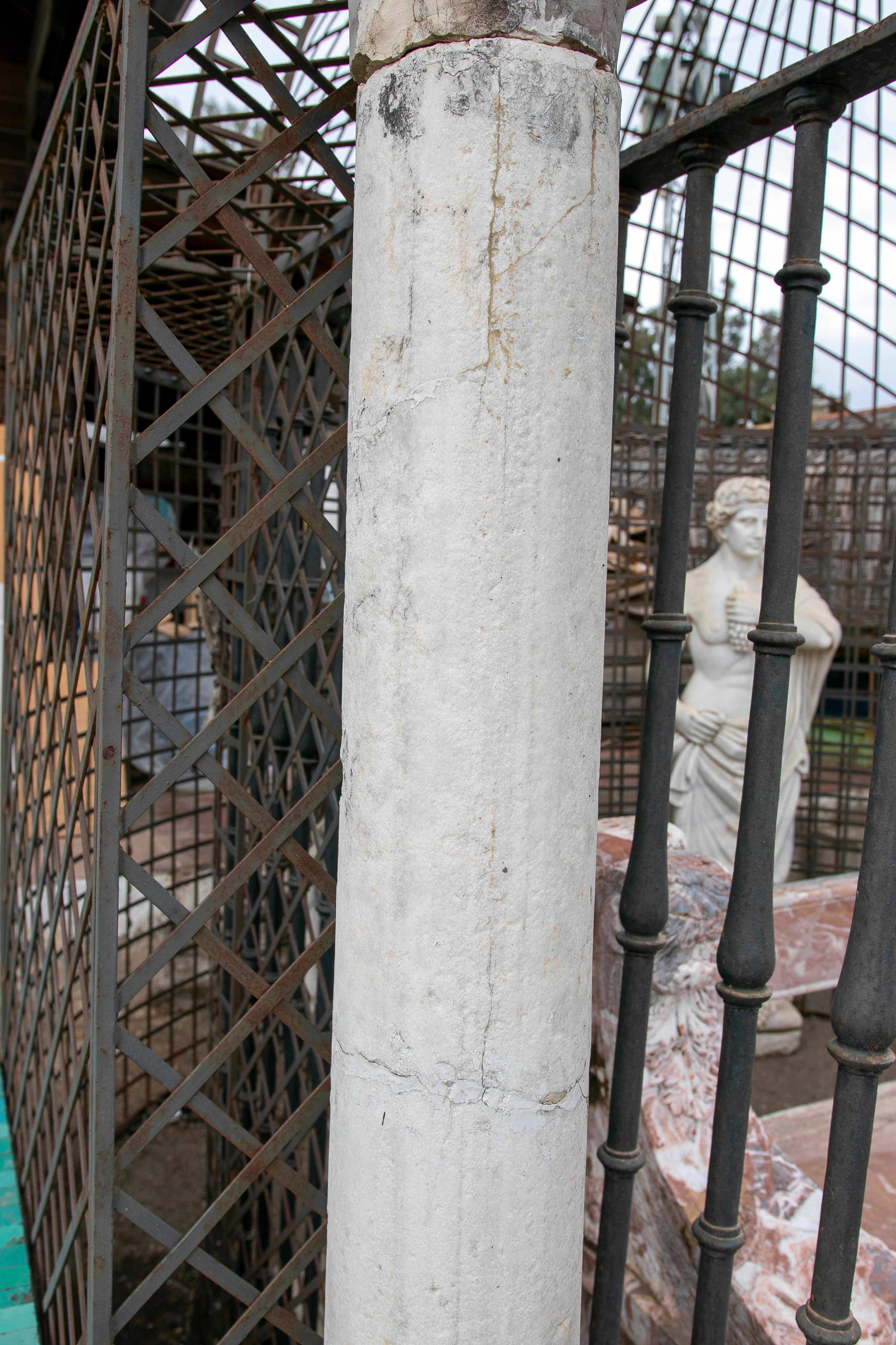 Hand-Carved 18th Century Italian Marble Column with Rectangular Base For Sale