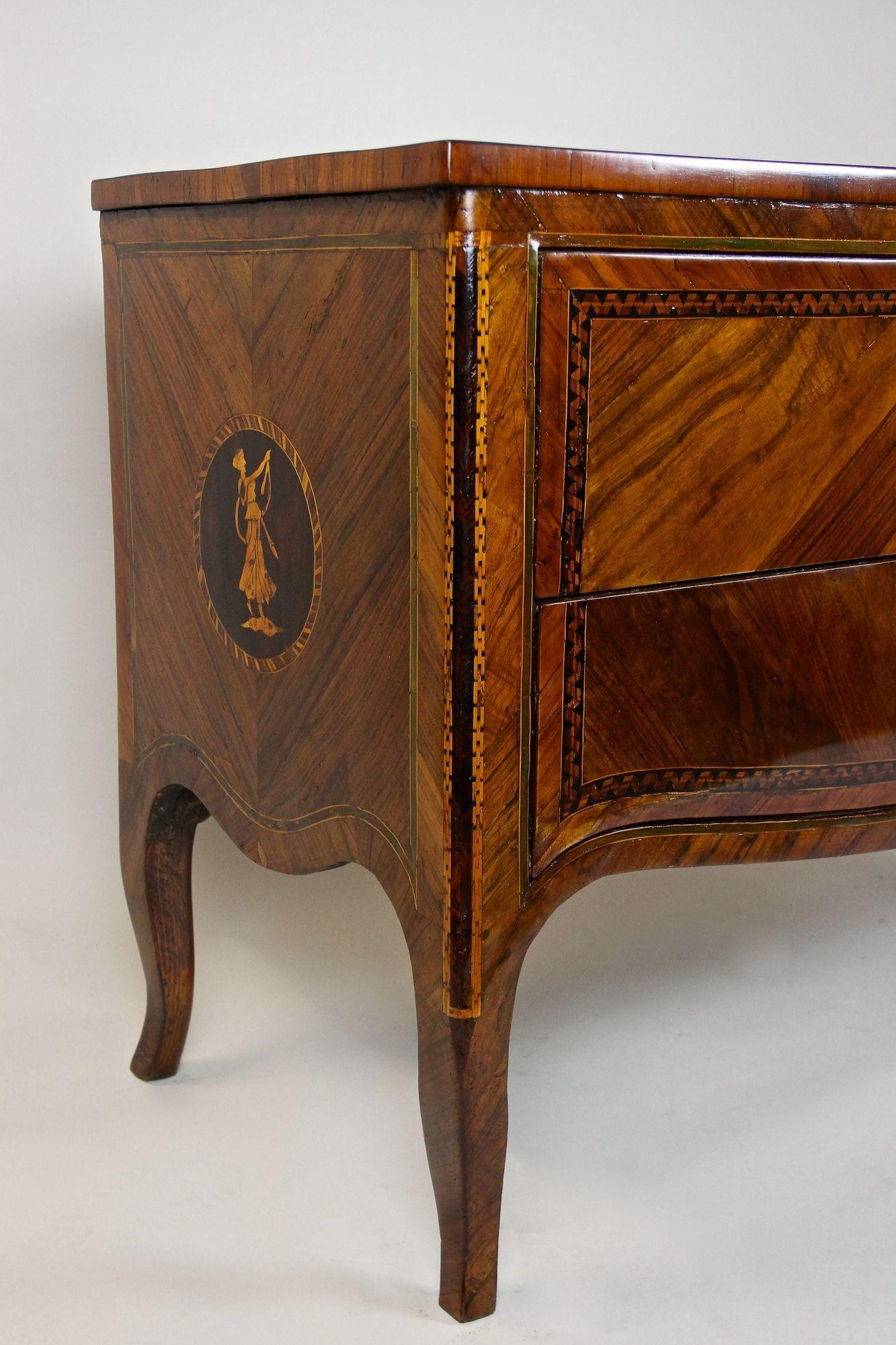 18th Century Italian Marquetry Chest Of Drawers Museum Quality, Milan ca. 1760 In Good Condition For Sale In Lichtenberg, AT
