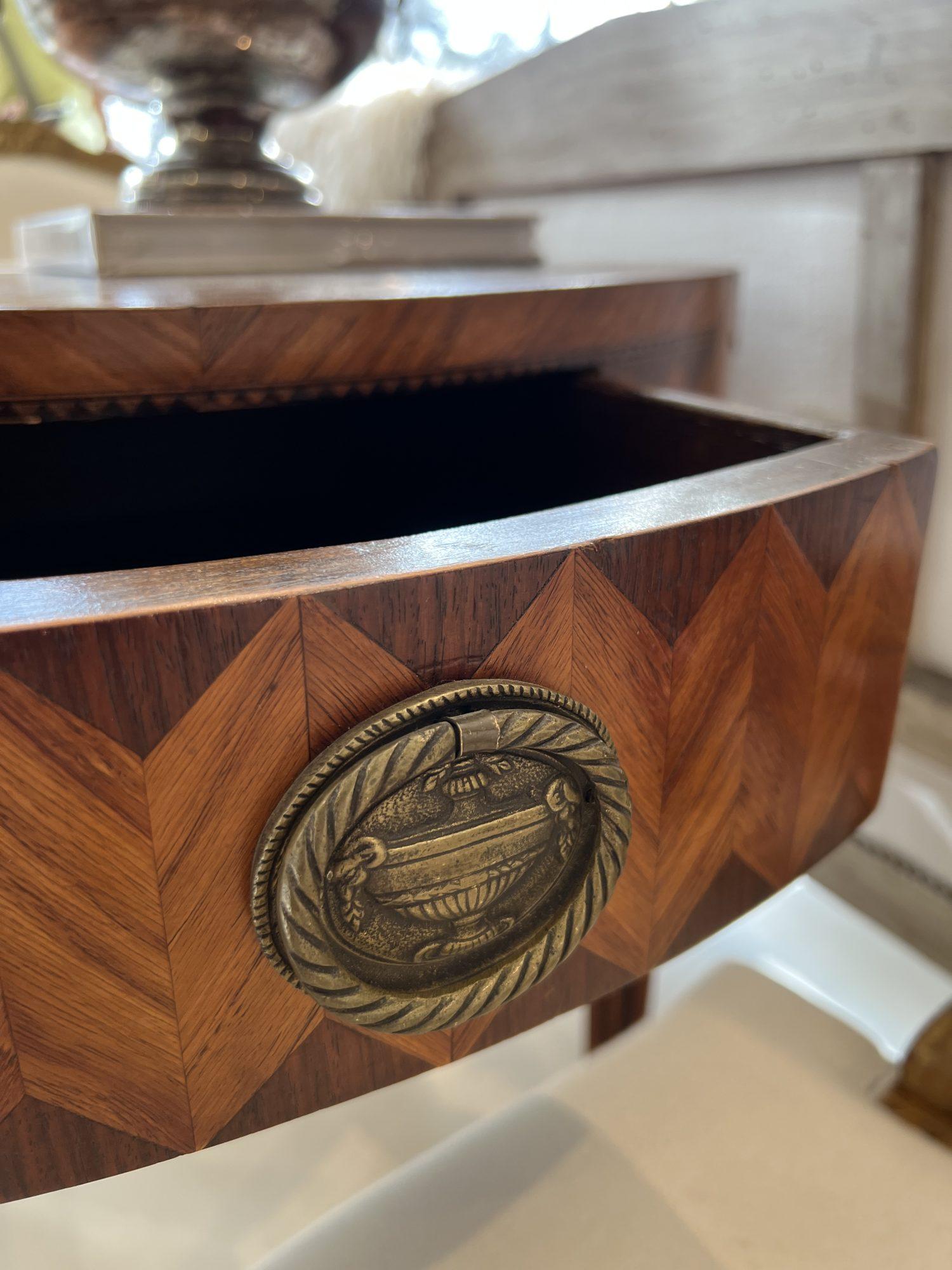 Table à jeux en marqueterie italienne du 18e siècle en vente 5