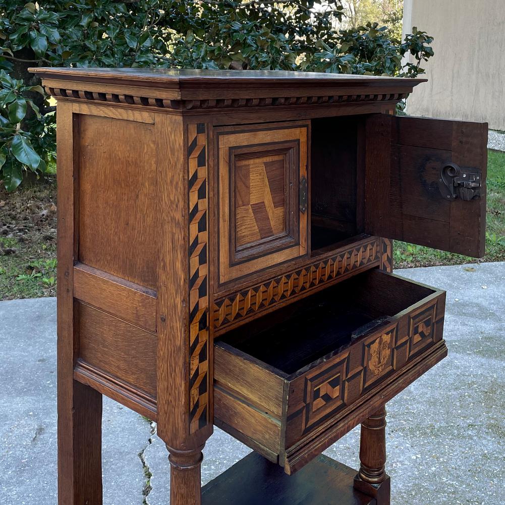 18th Century Italian Marquetry Raised Cabinet For Sale 4