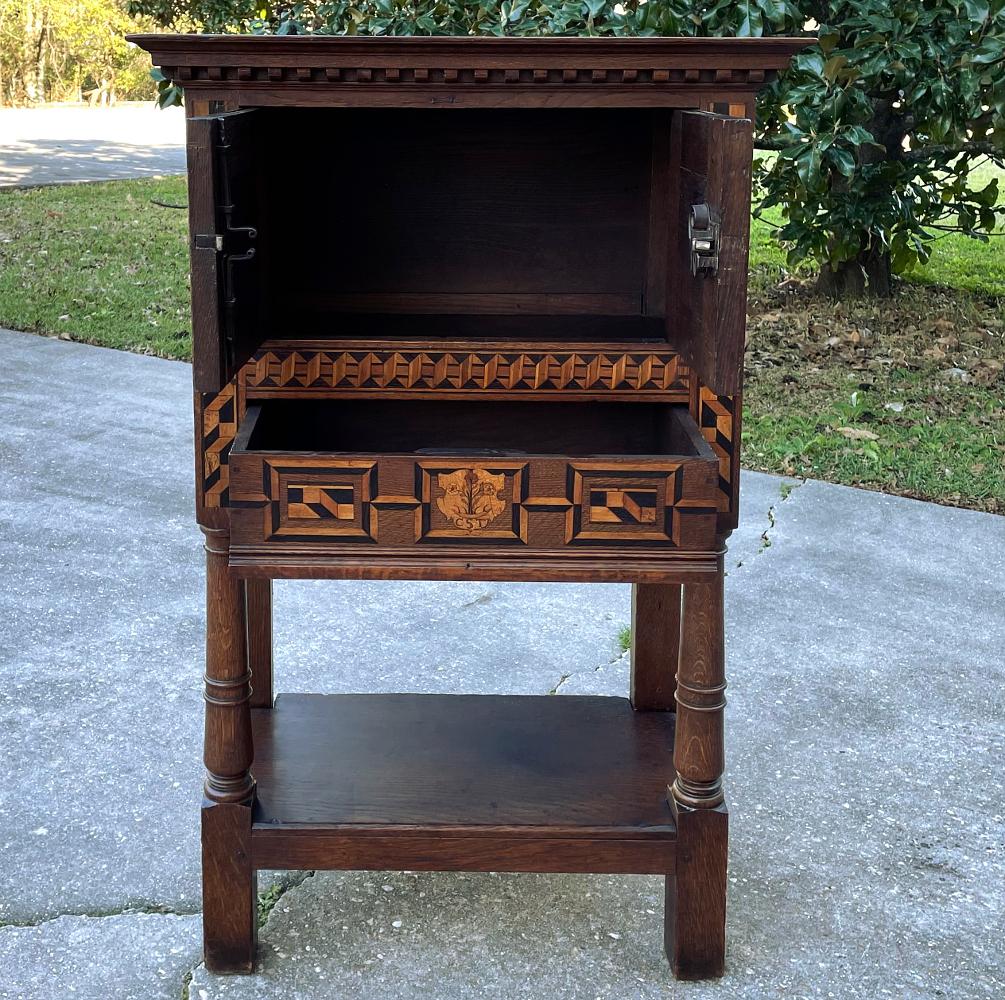 18th Century Italian Marquetry Raised Cabinet For Sale 5