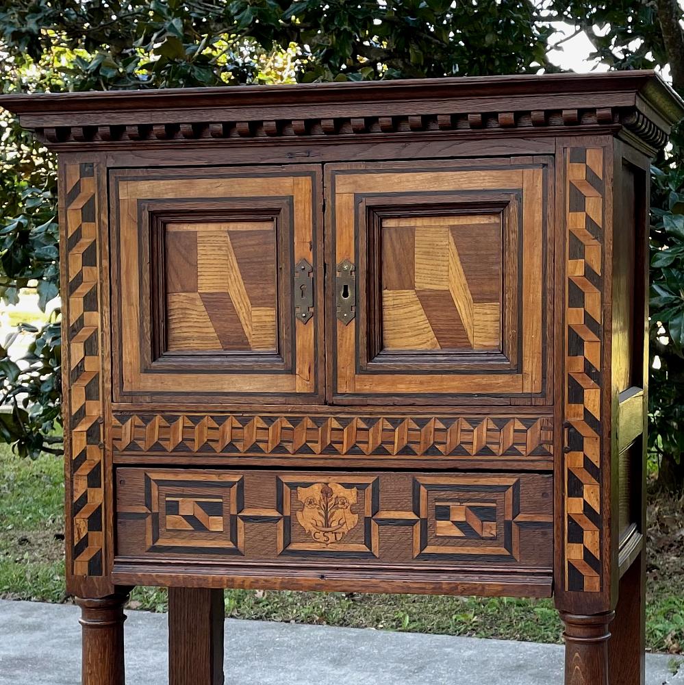 18th Century Italian Marquetry Raised Cabinet For Sale 8