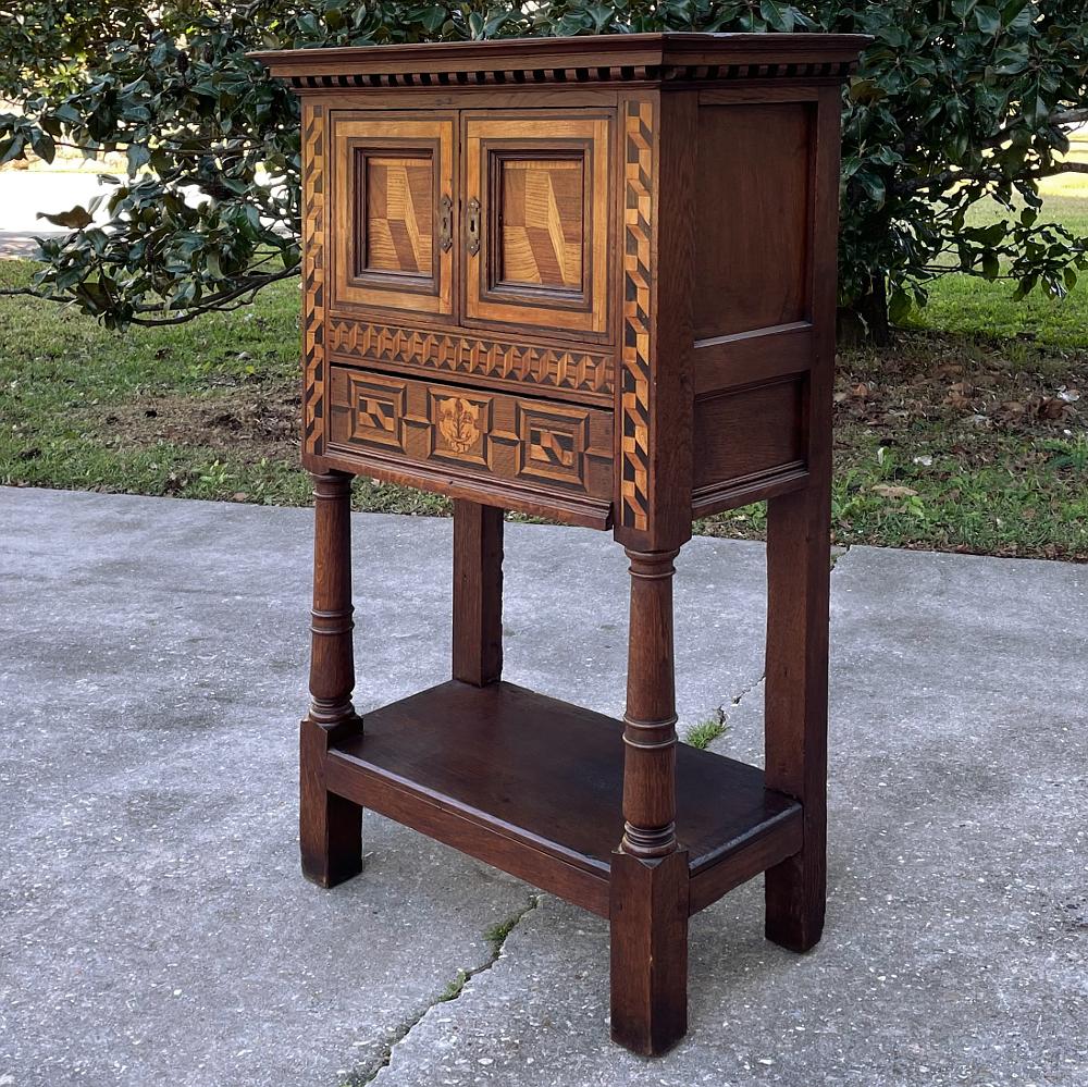 18th Century Italian Marquetry Raised Cabinet For Sale 1