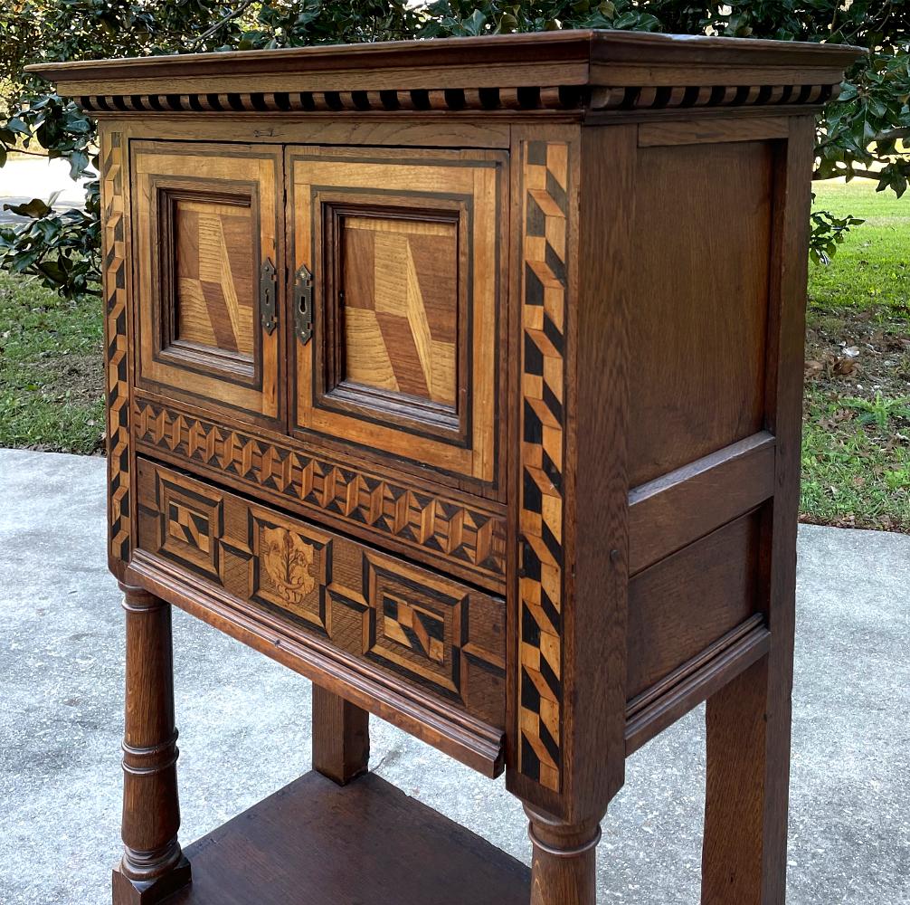 18th Century Italian Marquetry Raised Cabinet For Sale 2