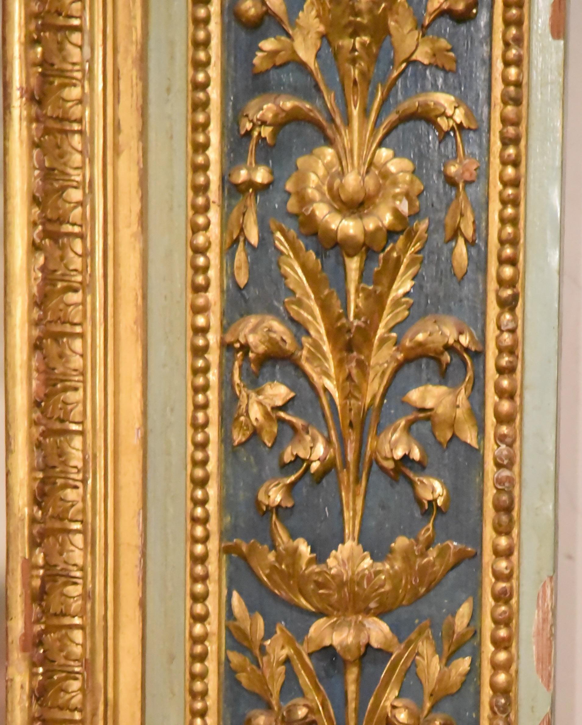 Hand-Carved 18th Century Italian Mirror Louis XVI Carved and Gilded in Gold leaf, 1760 For Sale