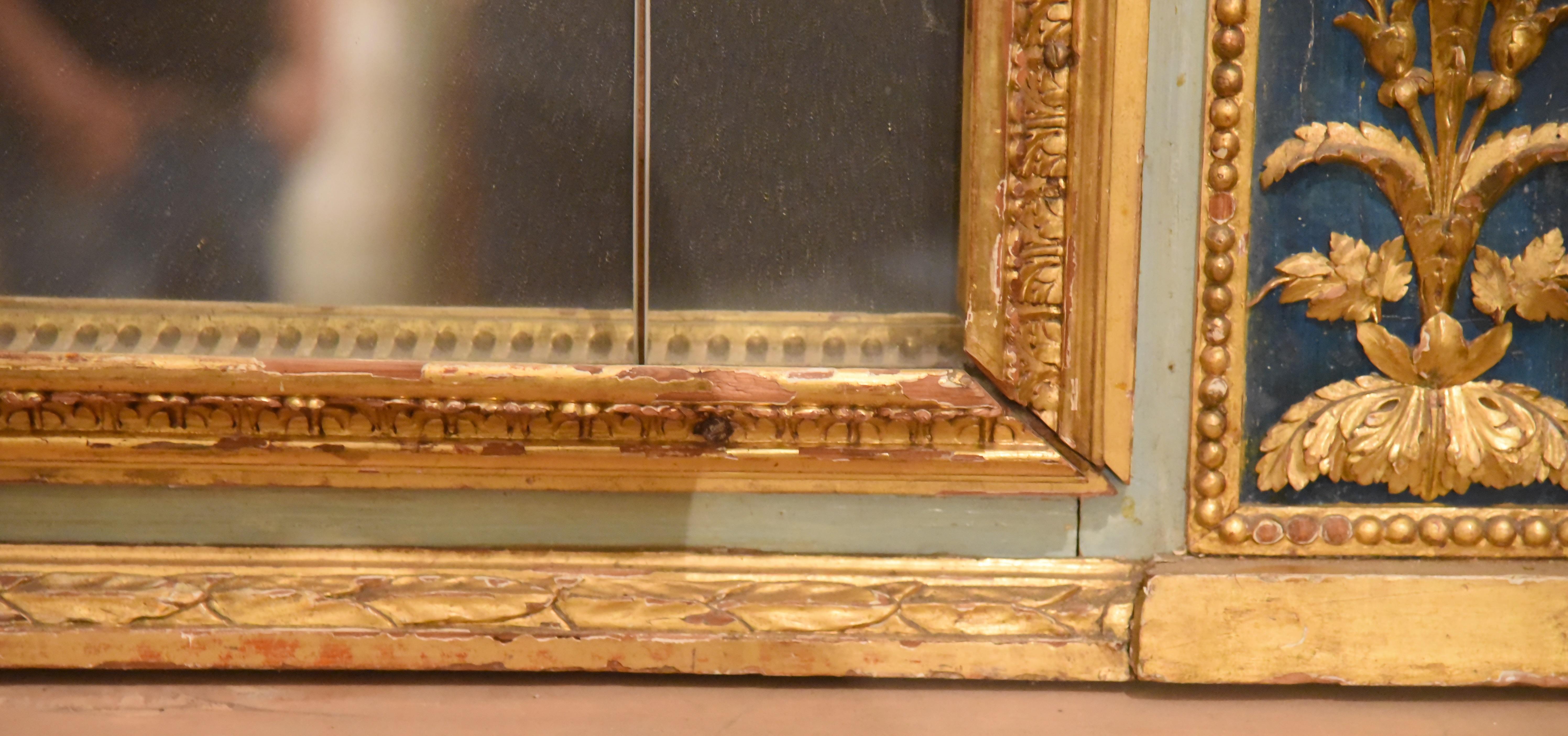 18th Century and Earlier 18th Century Italian Mirror Louis XVI Carved and Gilded in Gold leaf, 1760 For Sale