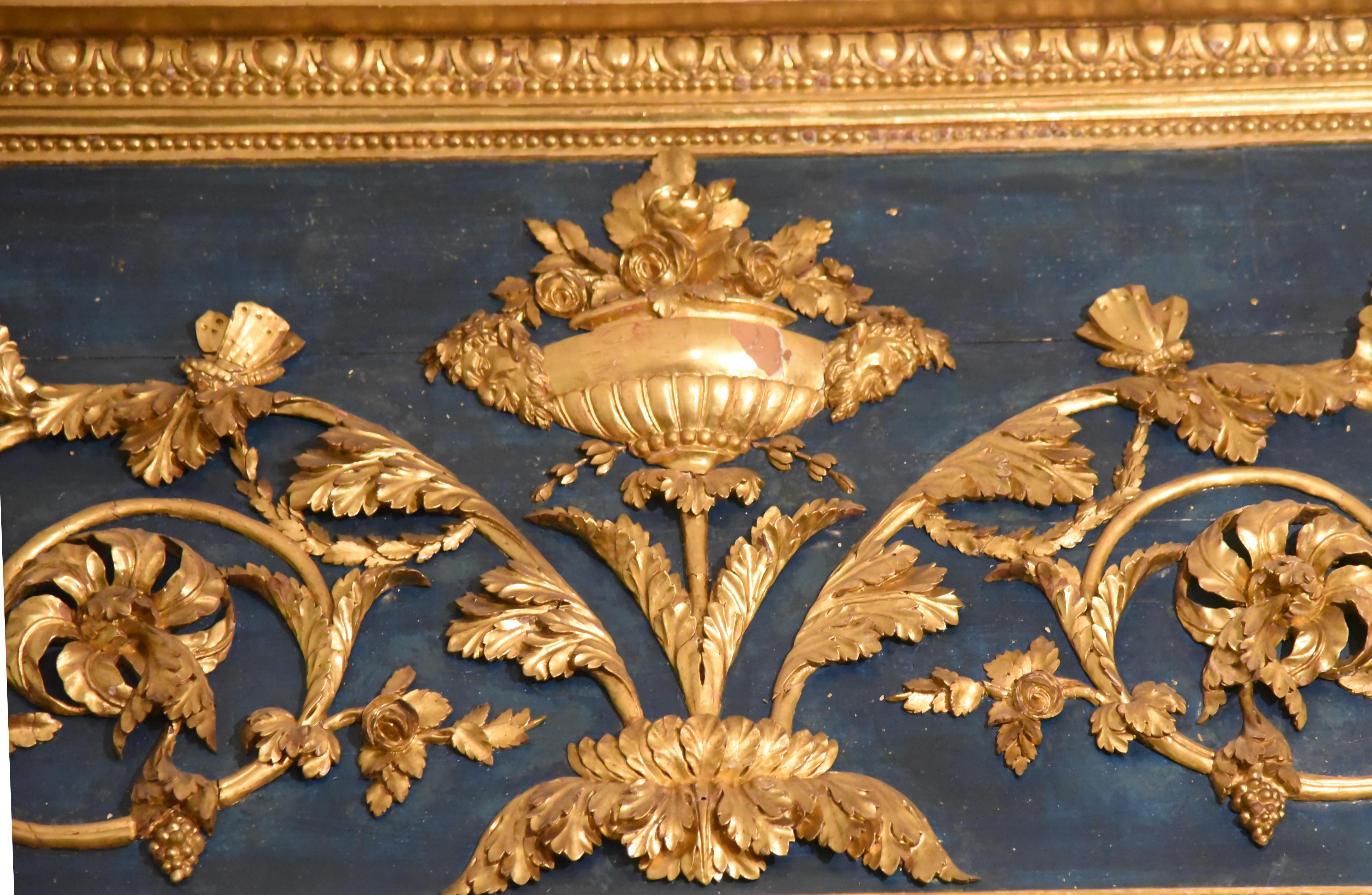18th Century Italian Mirror Louis XVI Carved and Gilded in Gold leaf, 1760 For Sale 1