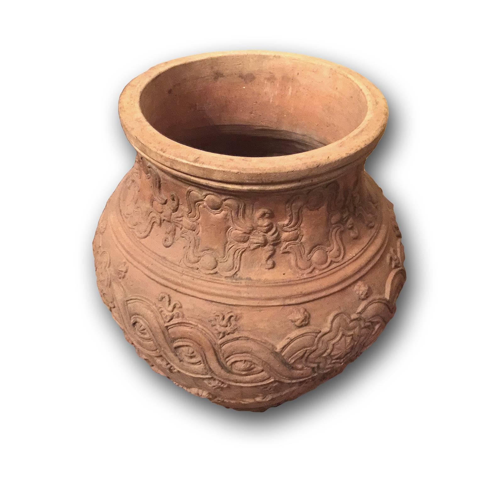 Large terracotta handcrafted jar before cooking.
Usually these objects are made to contain olive oil but this object has also been requested as a piece of furniture seen as embellished with floral and geometric carvings.
The color of the