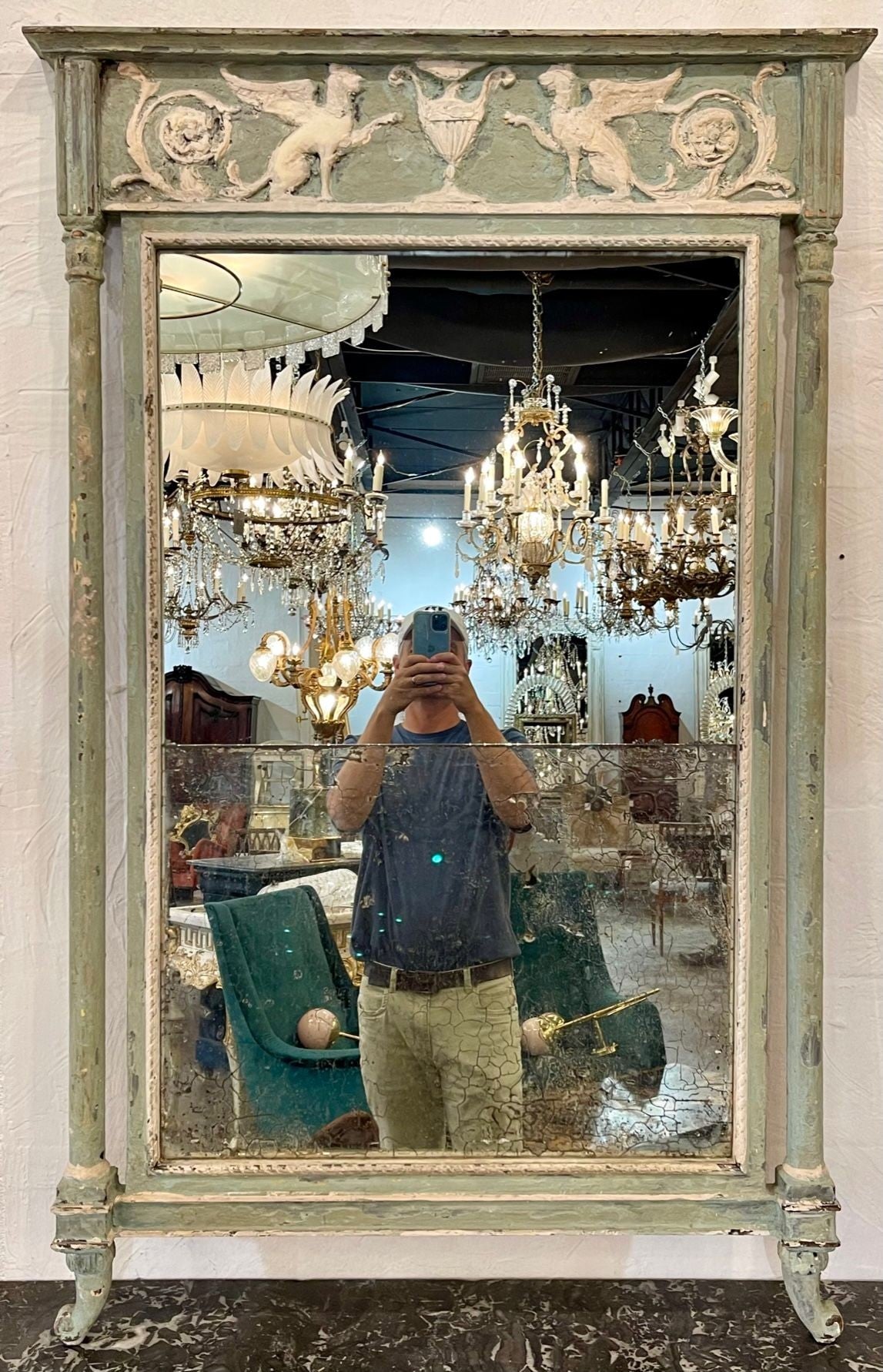 Miroir néo-classique italien du 18ème siècle sculpté et peint
