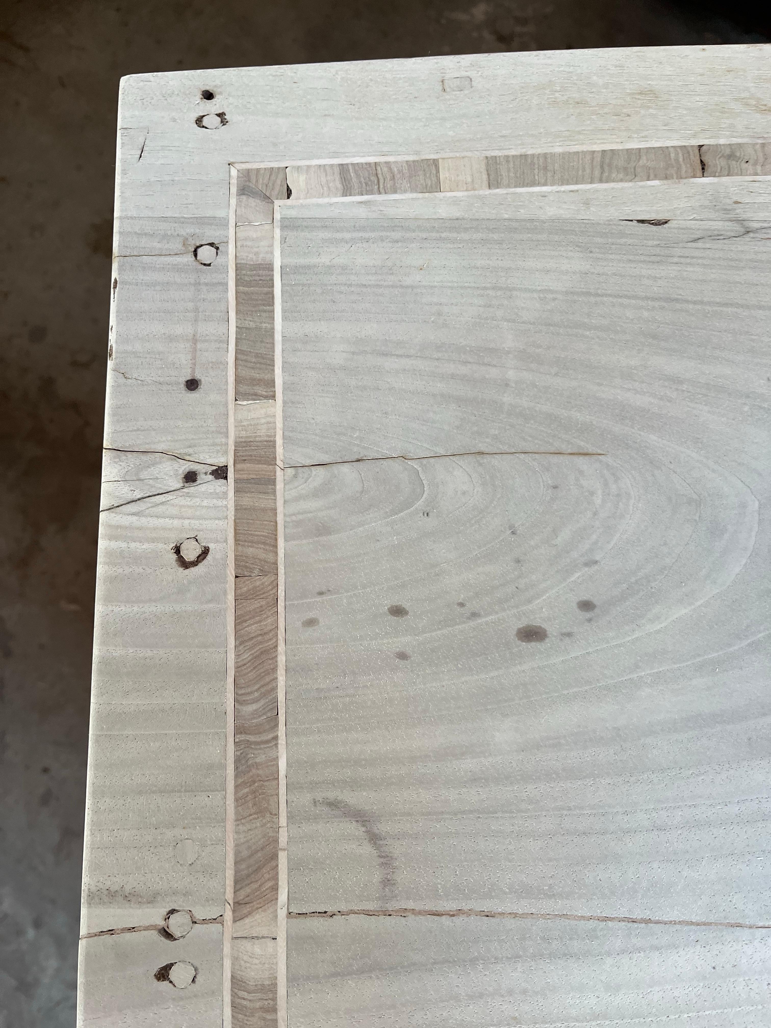 Commodo neoclassico italiano del XVIII secolo in ciliegio sbiancato con intarsio in vendita 7