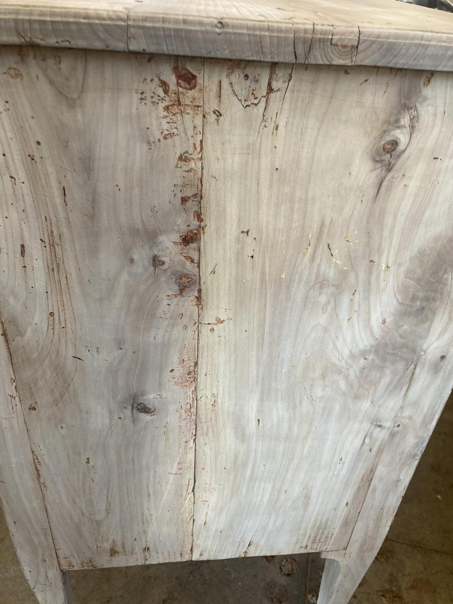 18th Century Italian Neoclassical Bleached Cherry Commode with Walnut Burl For Sale 10
