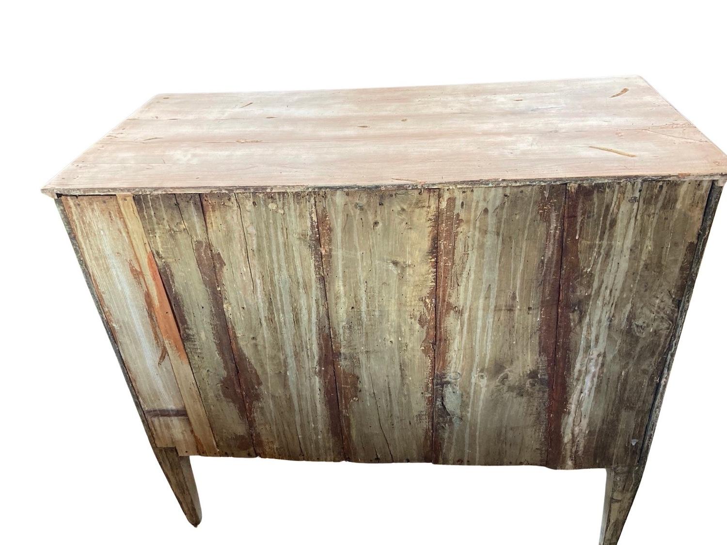 18th Century Italian Neoclassical Bleached Cherry Commode with Walnut Burl For Sale 5