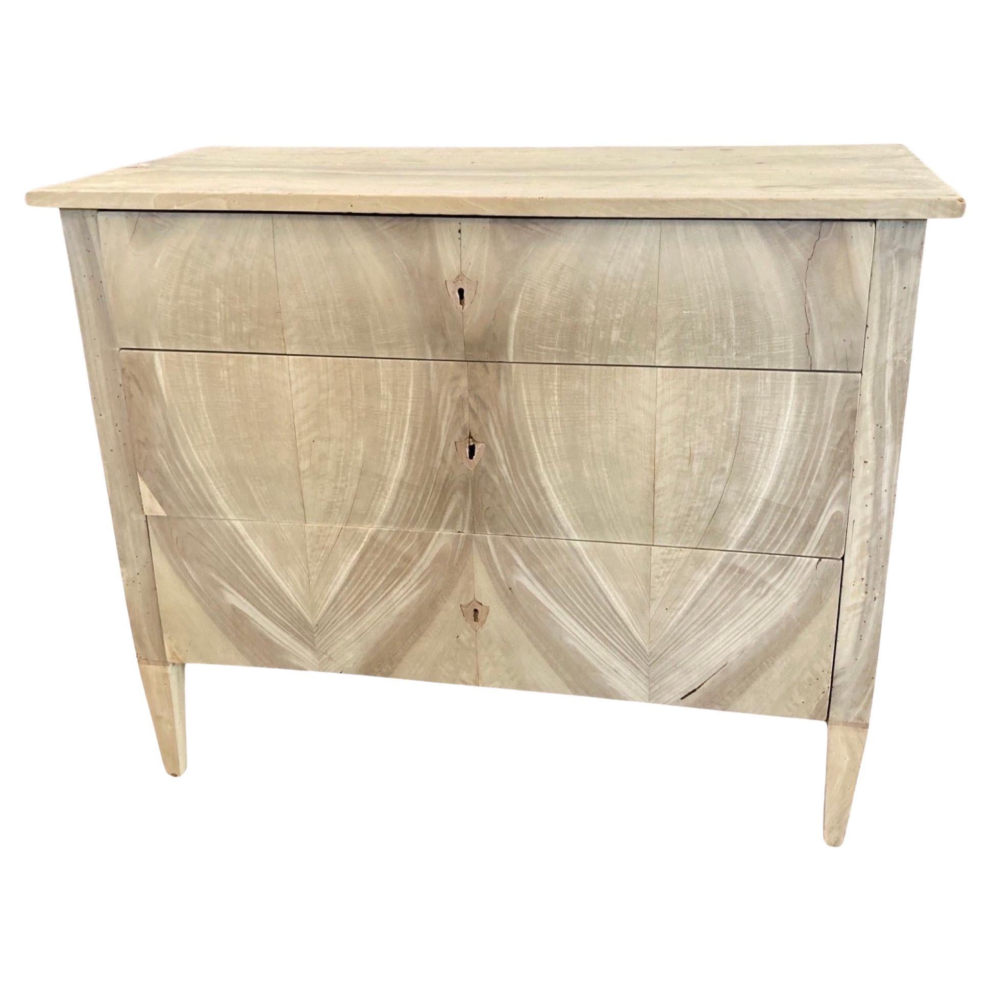 Commode / commode en noyer blanchi du XVIIIe siècle italien néoclassique