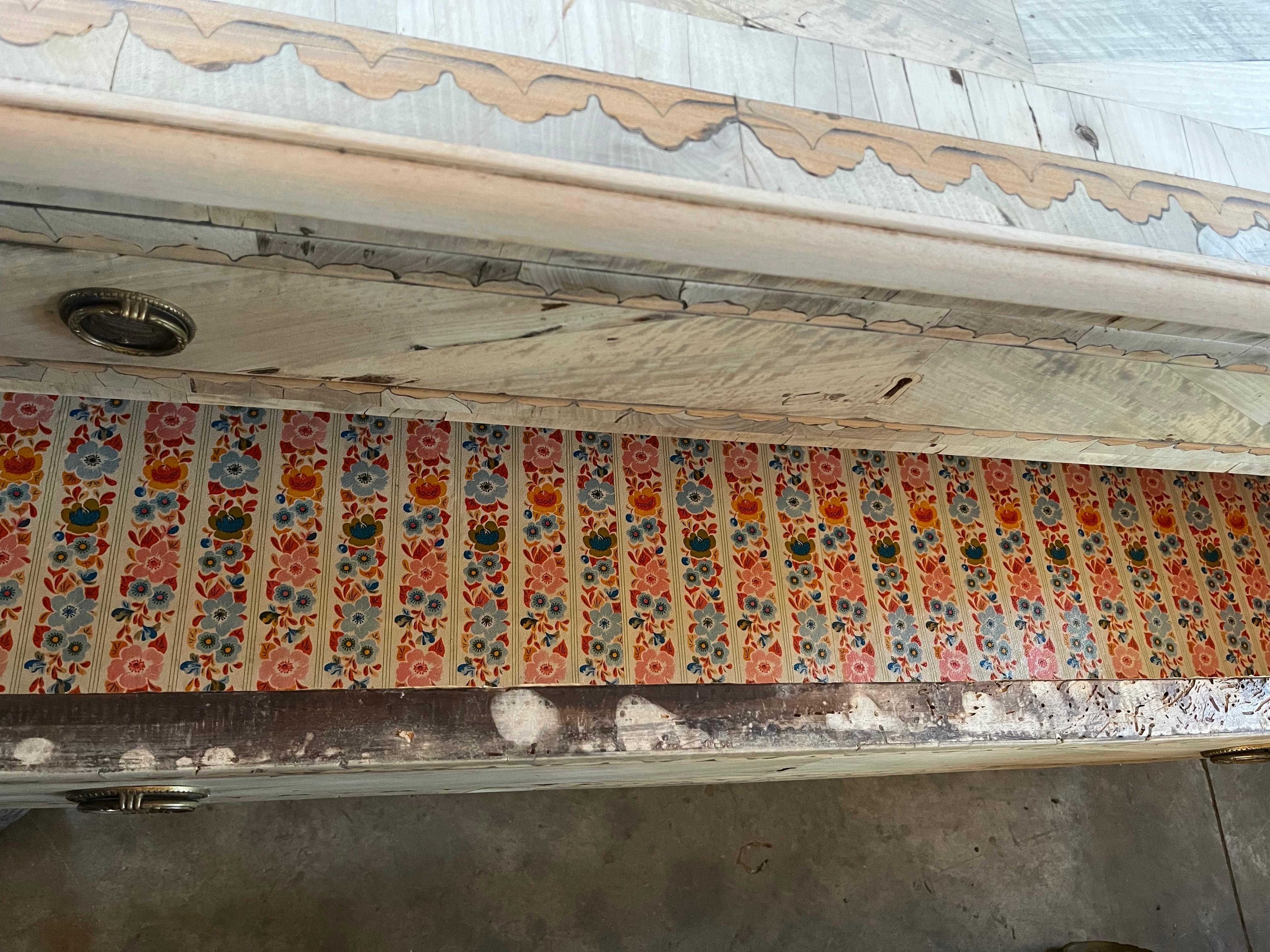 18th Century Italian Neoclassical Bleached Walnut Commode in vendita 5