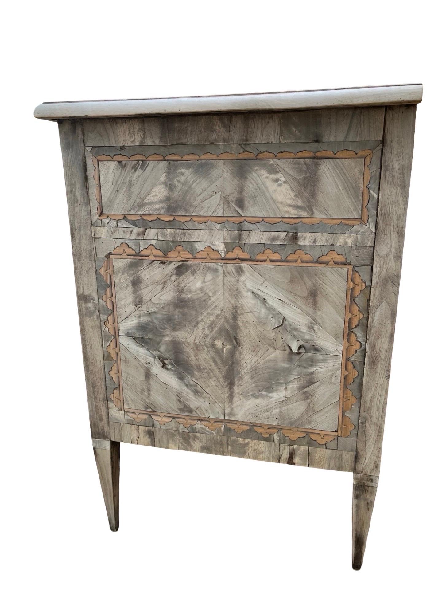 18th Century Italian Neoclassical Bleached Walnut Commode In condizioni buone in vendita a Carmine, TX