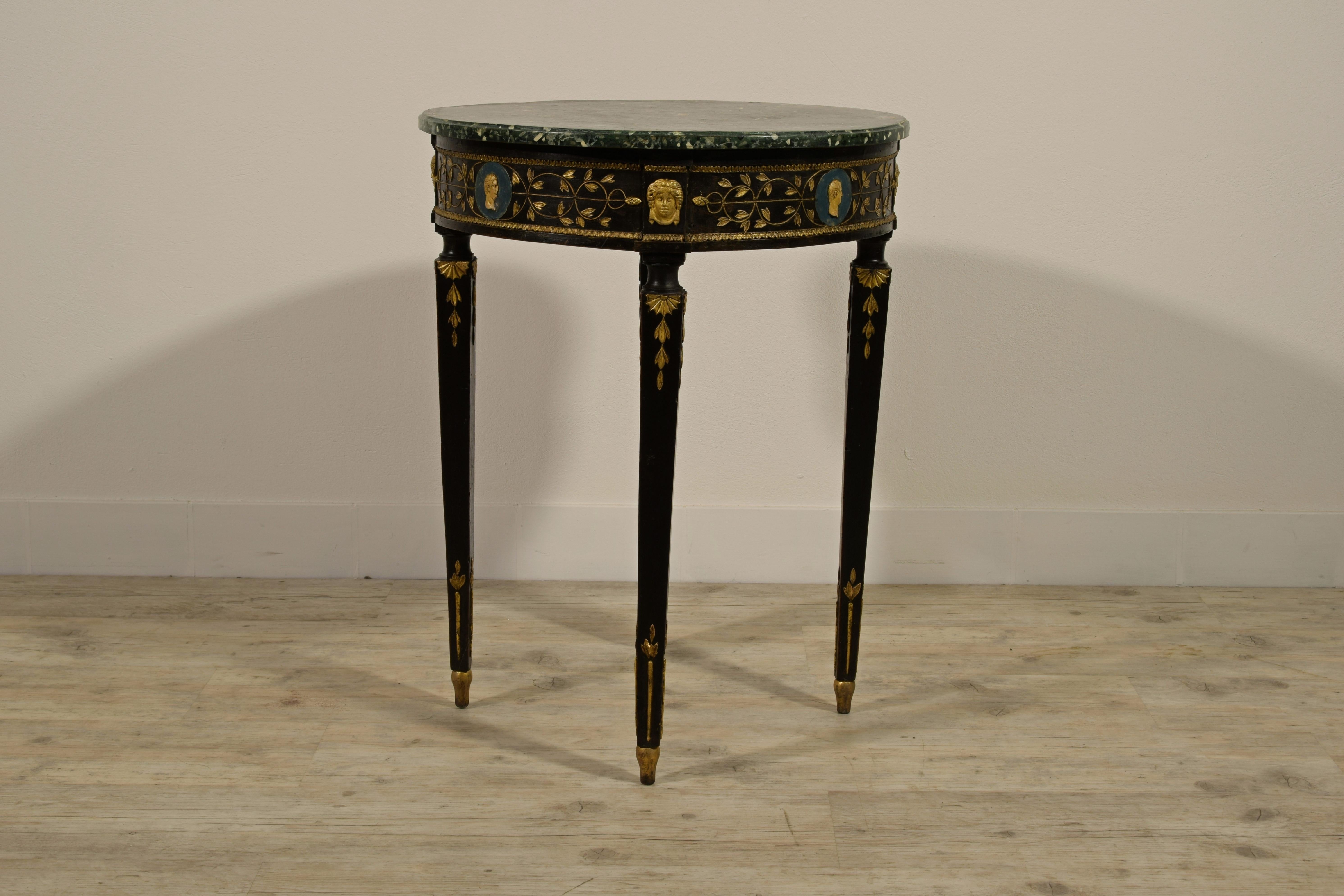 18th Century, Italian Neoclassical Carved and Lacquered Wood Coffee Table For Sale 14