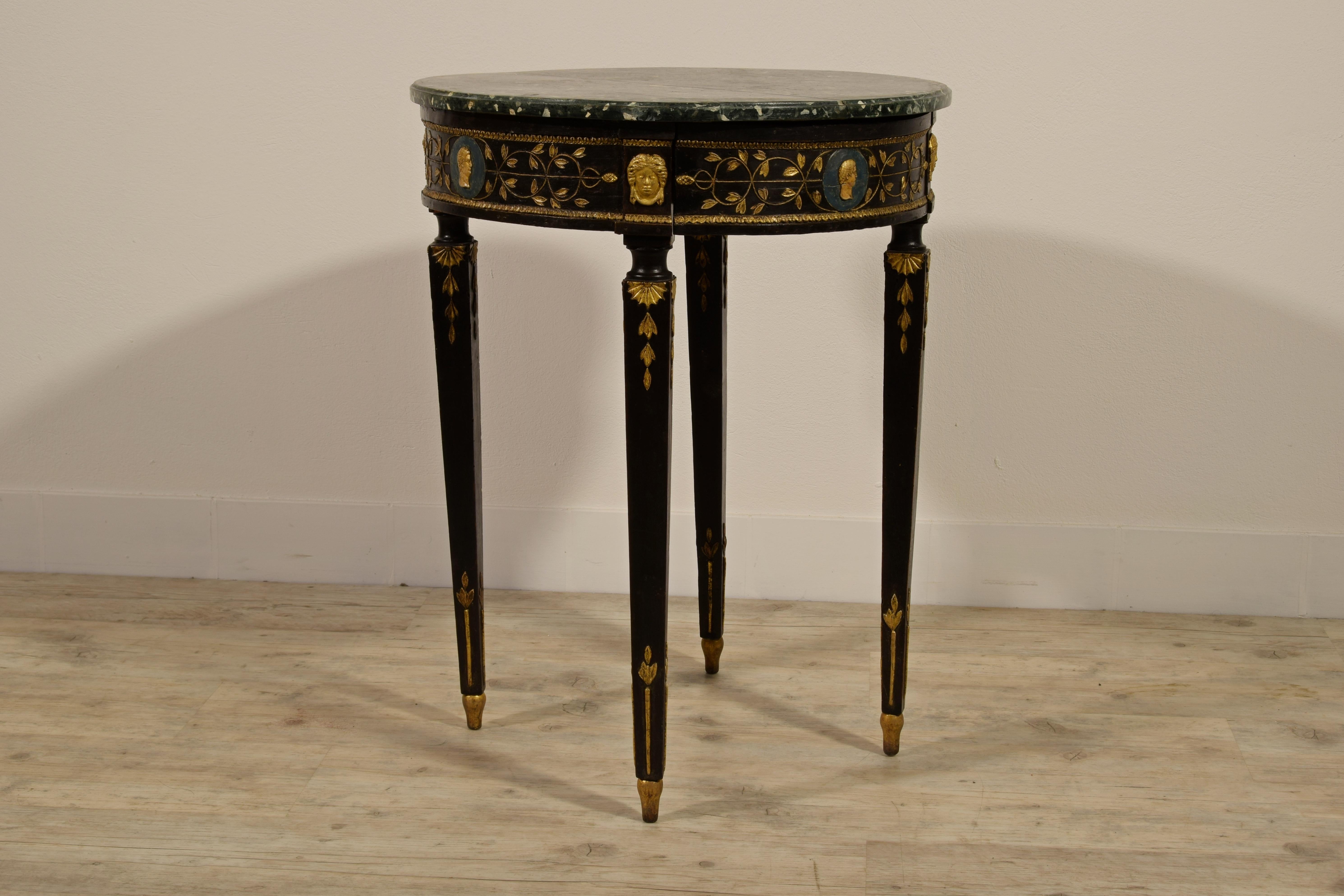 18th century, Italian neoclassical carved and lacquered wood coffee table

Elegant and refined coffee table, made in Tuscany (Italy) in the neoclassical era, circa end of the 18th century.
The coffee table is in finely carved wood with a Classic