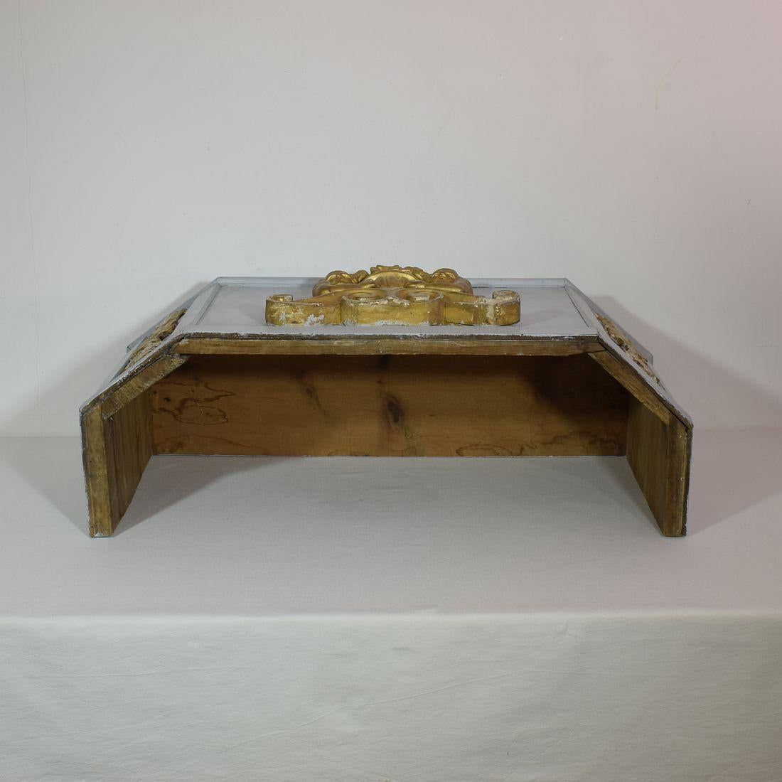 18th Century Italian Neoclassical Carved Wooden Altar For Sale 15