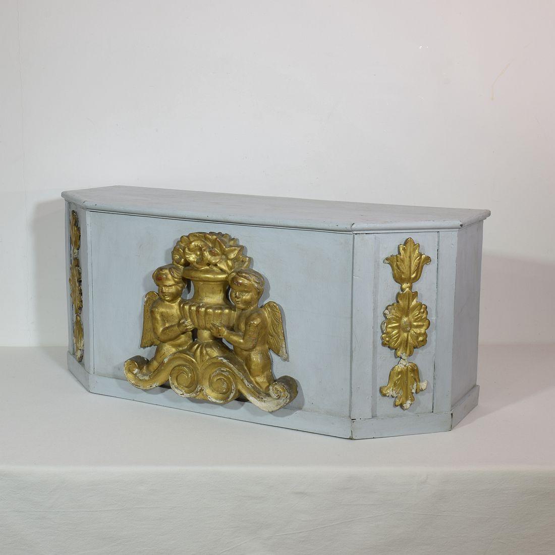 Hand-Carved 18th Century Italian Neoclassical Carved Wooden Altar For Sale