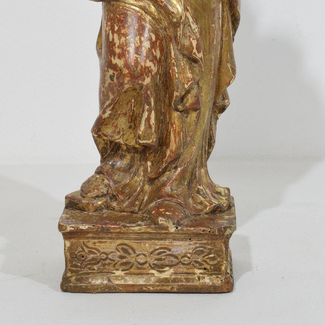 18th Century Italian Neoclassical Carved Wooden Madonna With Child For Sale 6