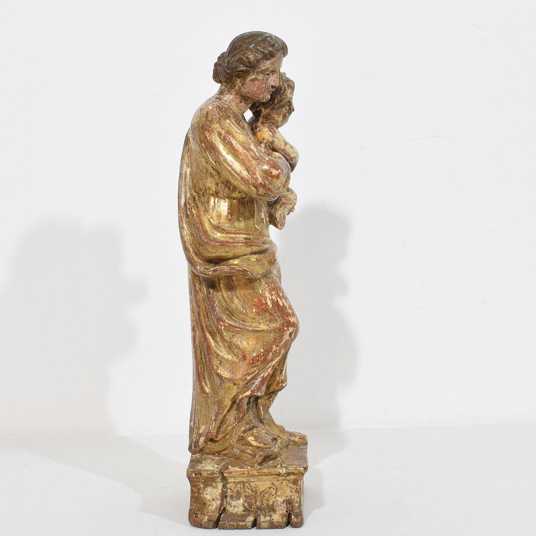 18th Century Italian Neoclassical Carved Wooden Madonna With Child In Good Condition For Sale In Buisson, FR