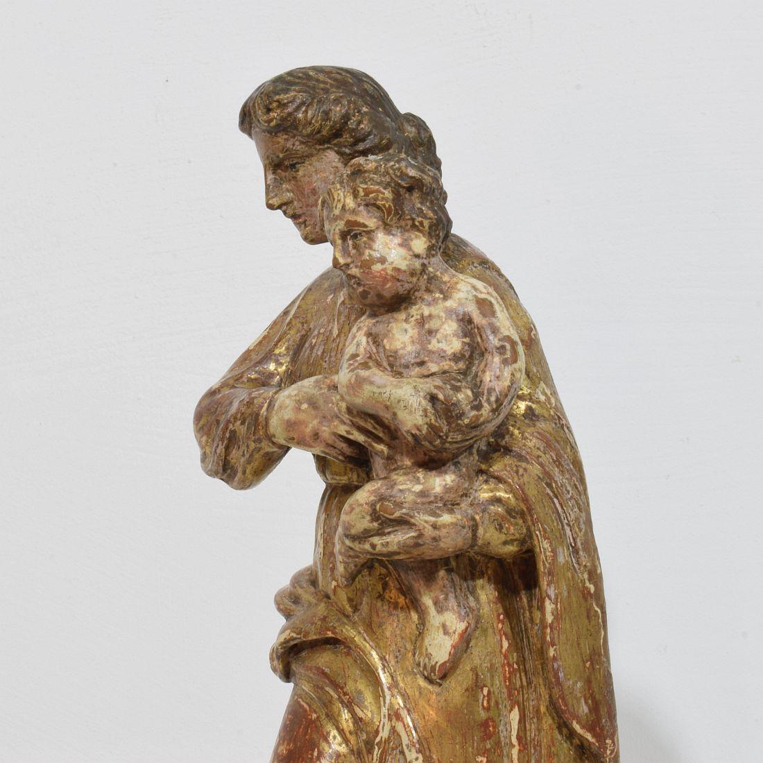 Italienische neoklassizistische geschnitzte Holz Madonna mit Kind aus dem 18. Jahrhundert im Angebot 1
