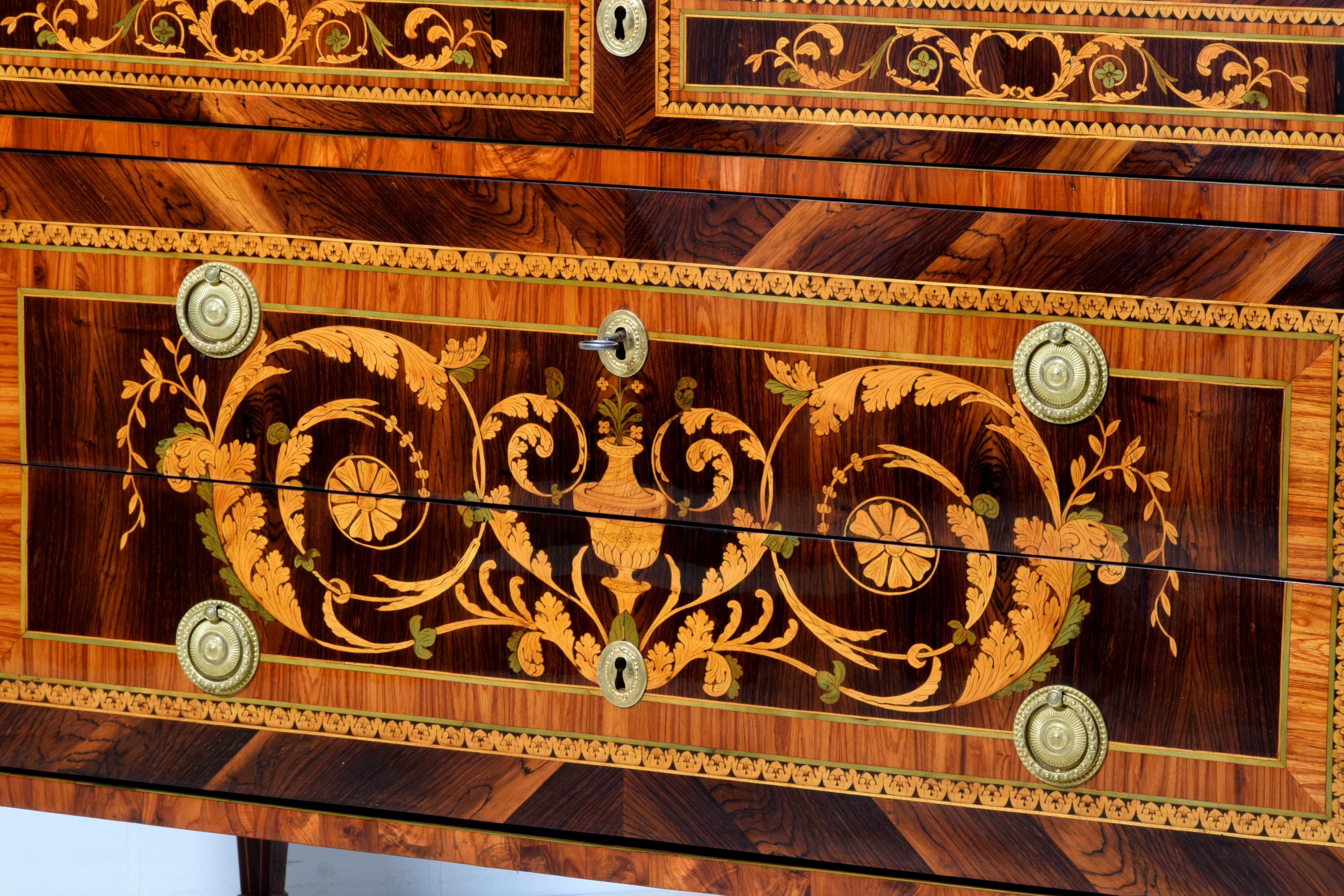 Commode néoclassique italienne du 18ème siècle avec marqueterie en marbre en vente 8