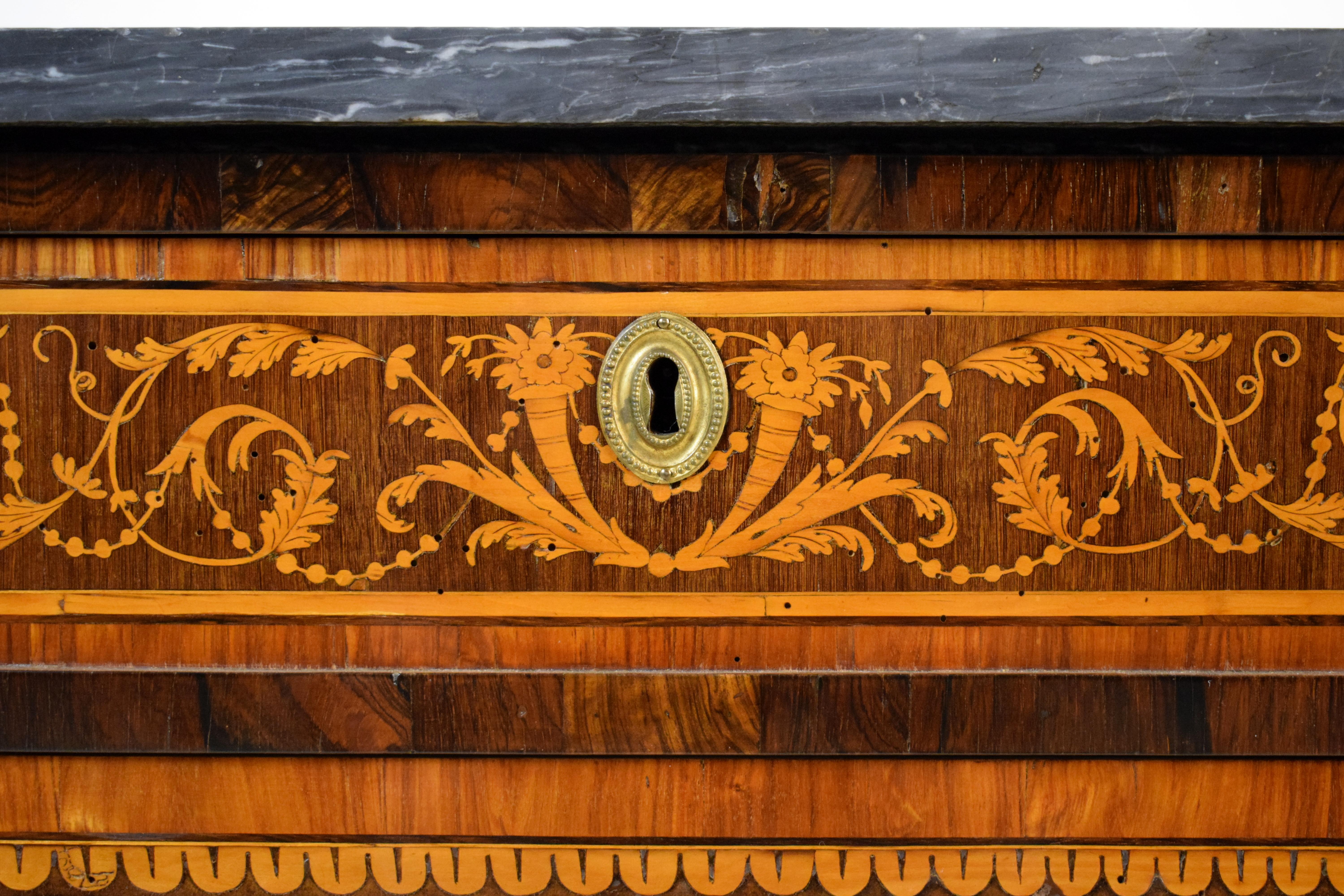18th Century, Italian Neoclassical Inlaid Wood Chest of Drawers For Sale 8