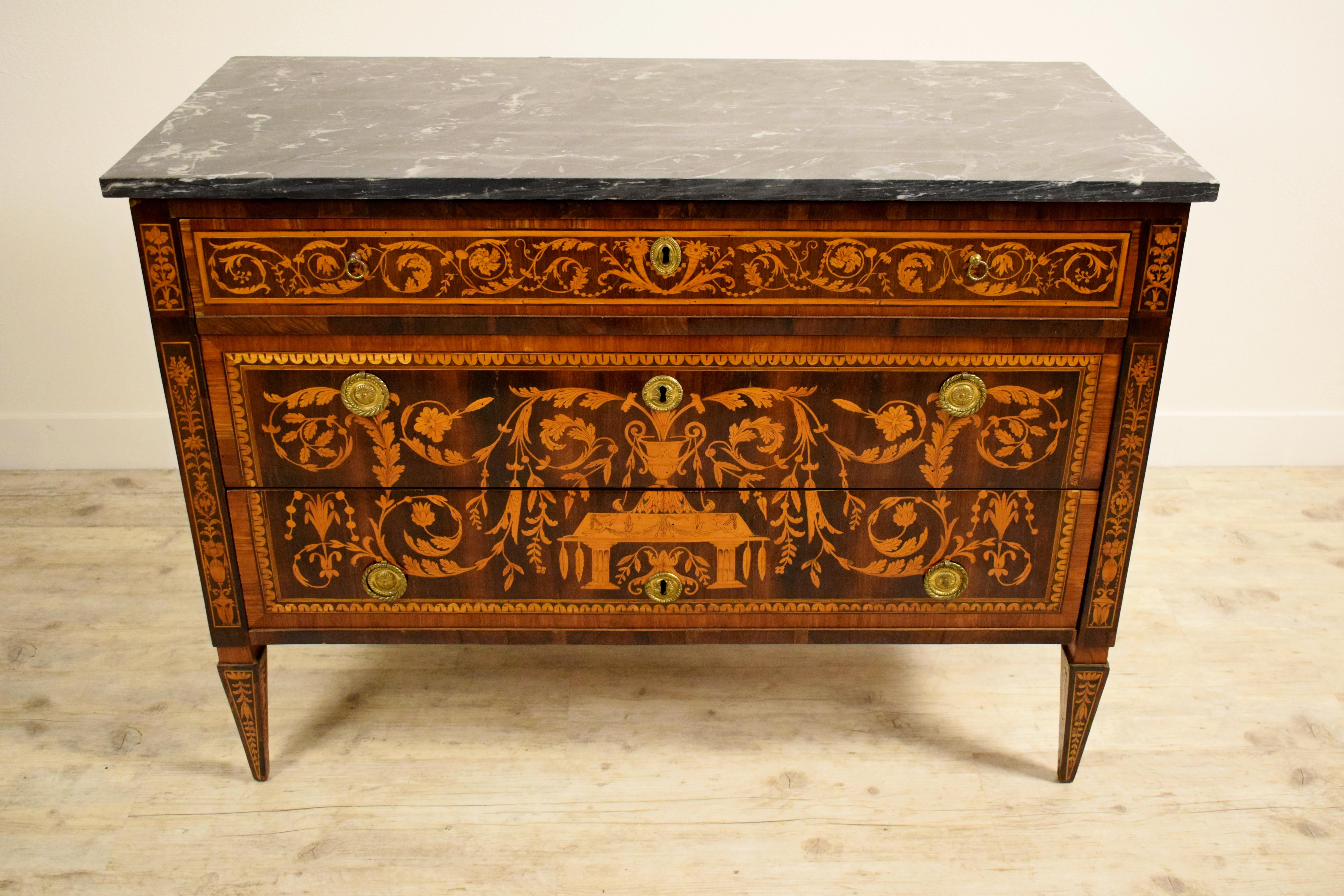 18th Century, Italian Neoclassical Inlaid Wood Chest of Drawers For Sale 1