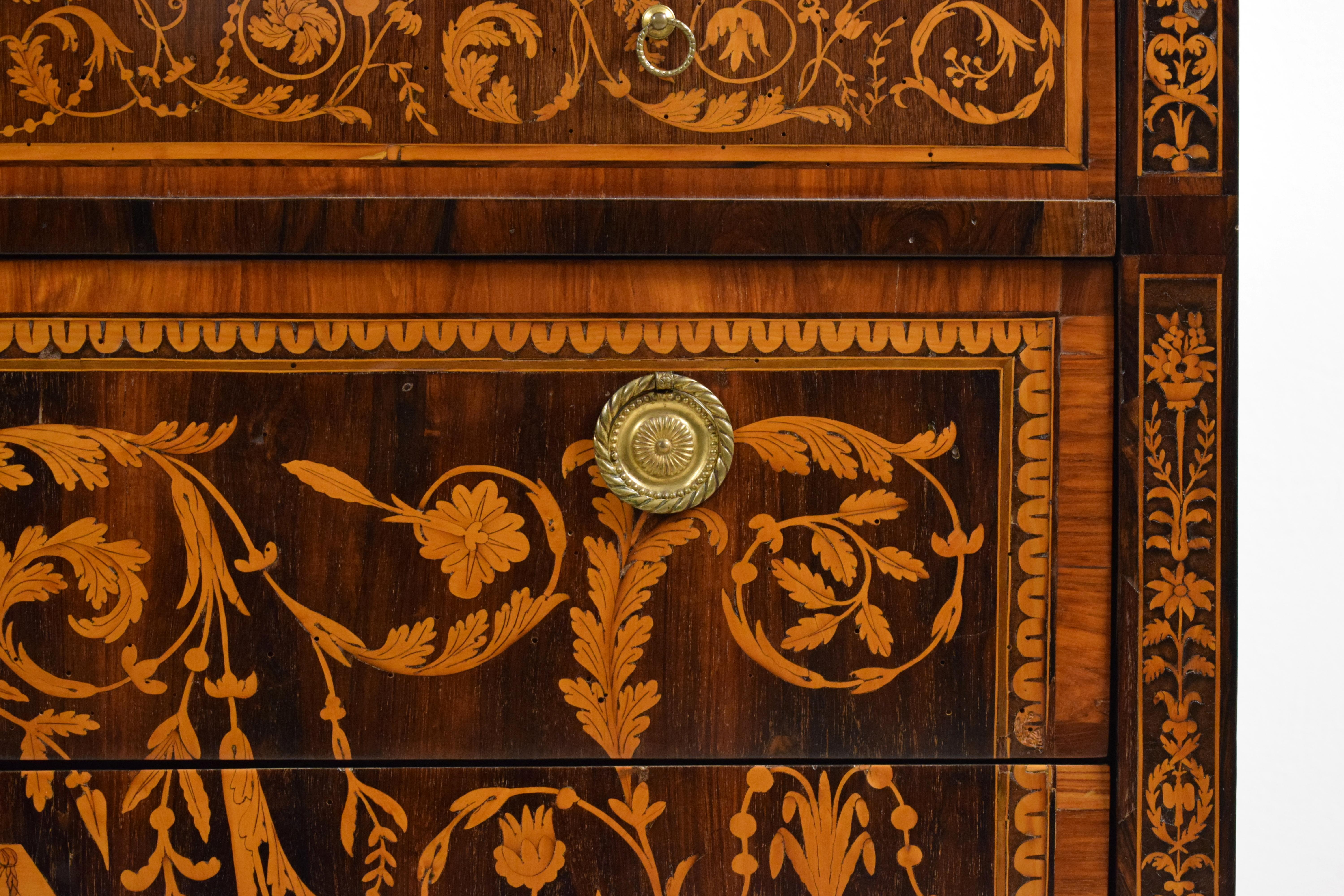 Italienische neoklassizistische Kommode aus Holz mit Intarsien aus dem 18. Jahrhundert im Angebot 6