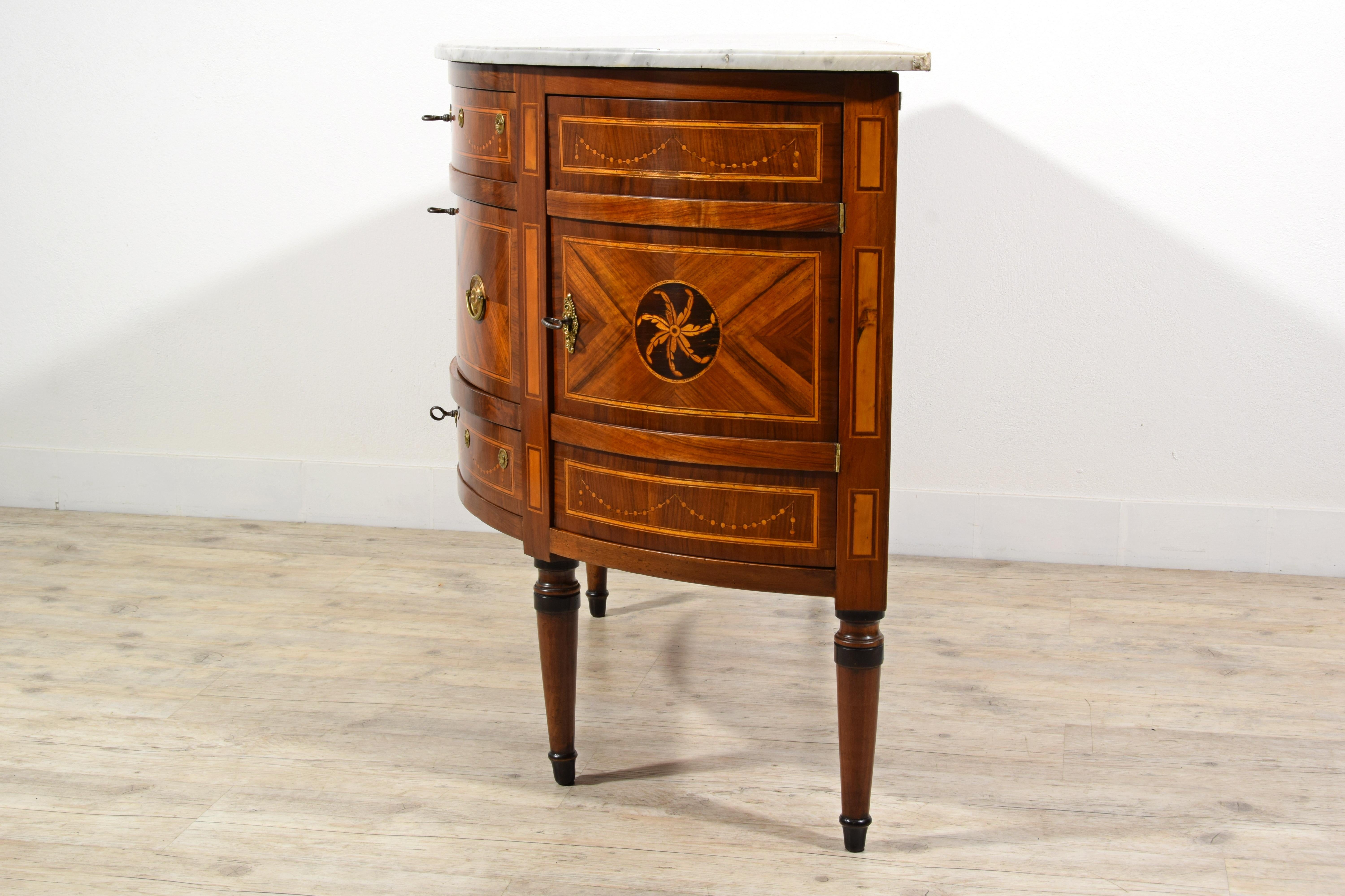 Commode Demi Lune italienne incrustée néoclassique du 18ème siècle en vente 11