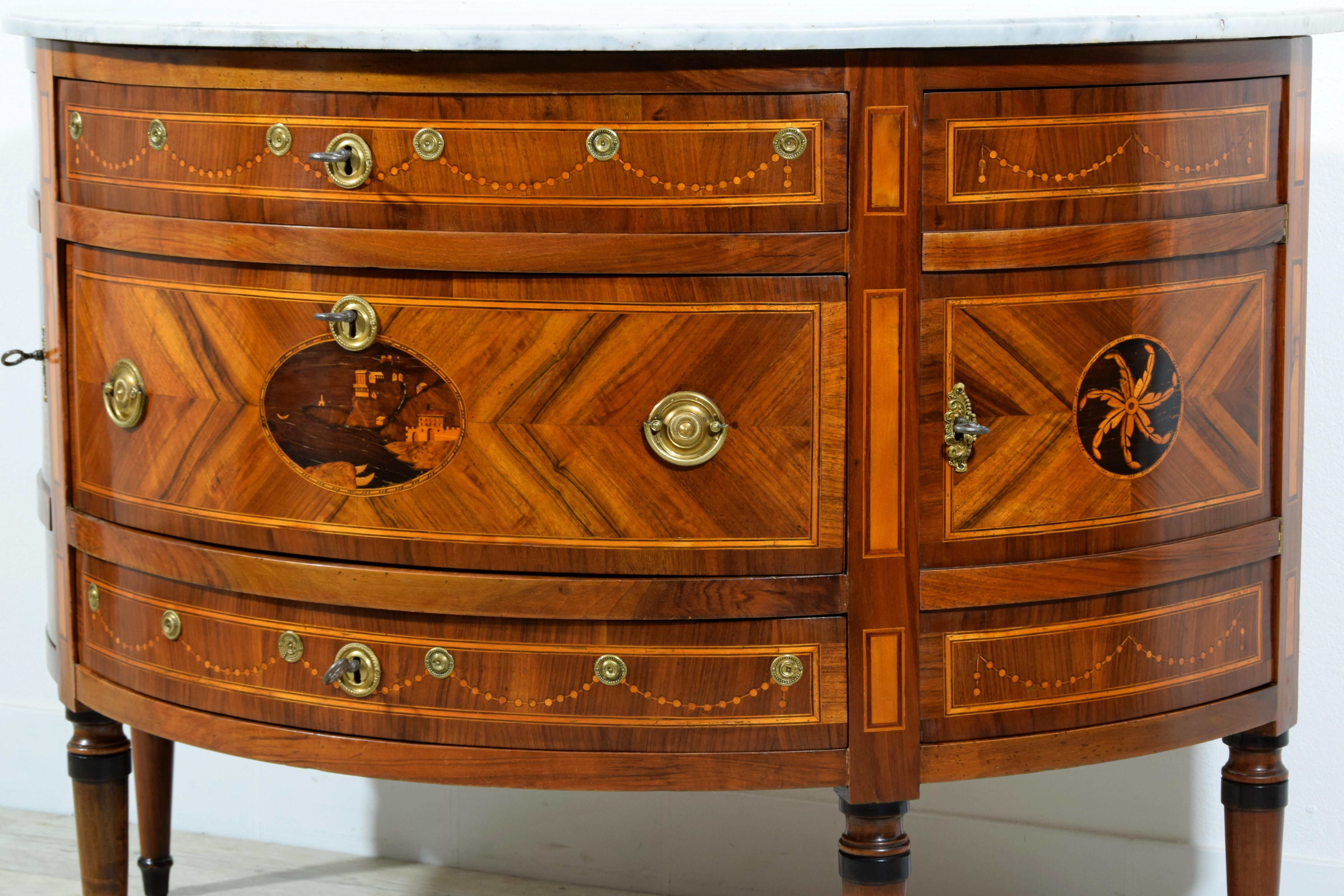 Commode Demi Lune italienne incrustée néoclassique du 18ème siècle en vente 12
