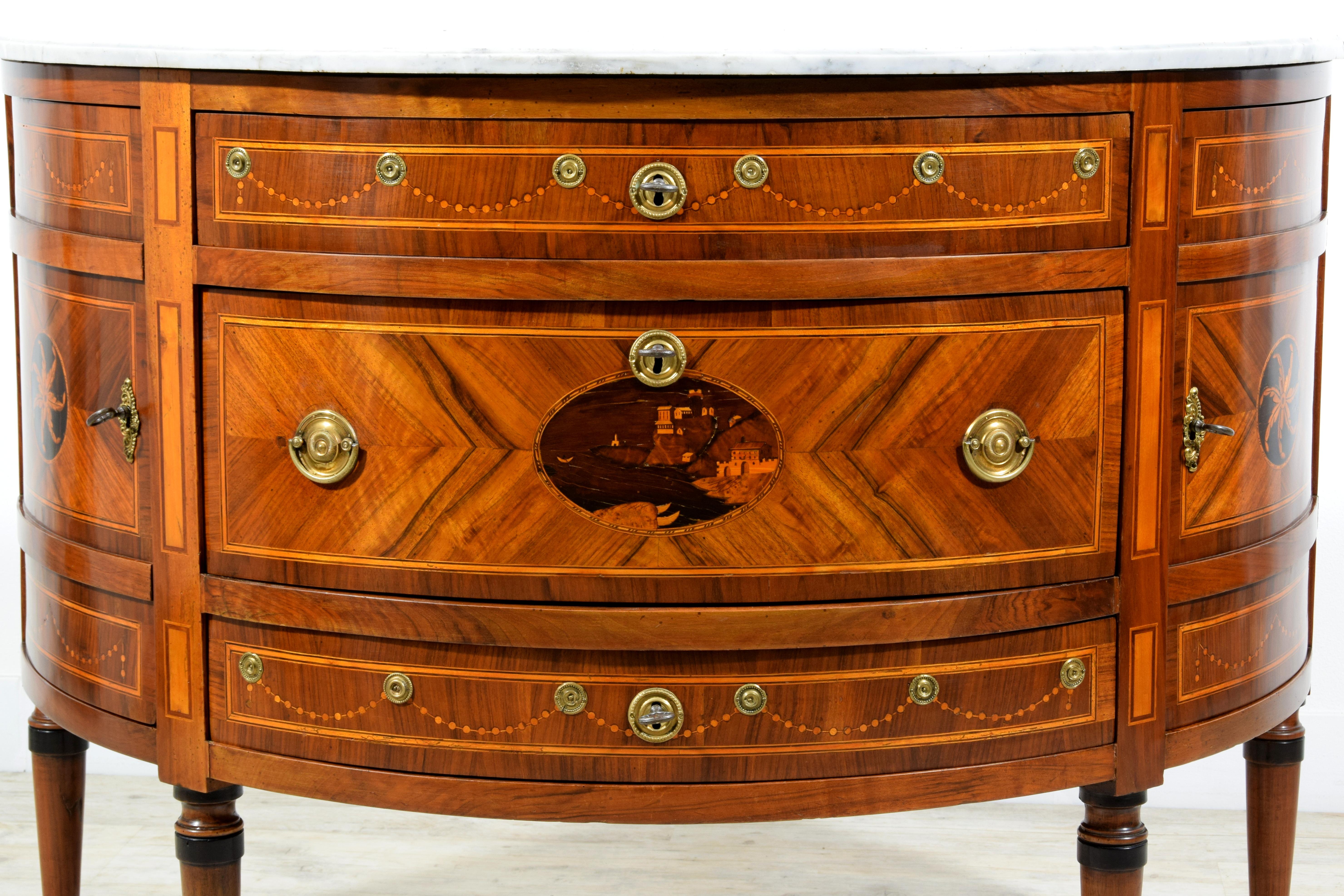Commode Demi Lune italienne incrustée néoclassique du 18ème siècle en vente 2