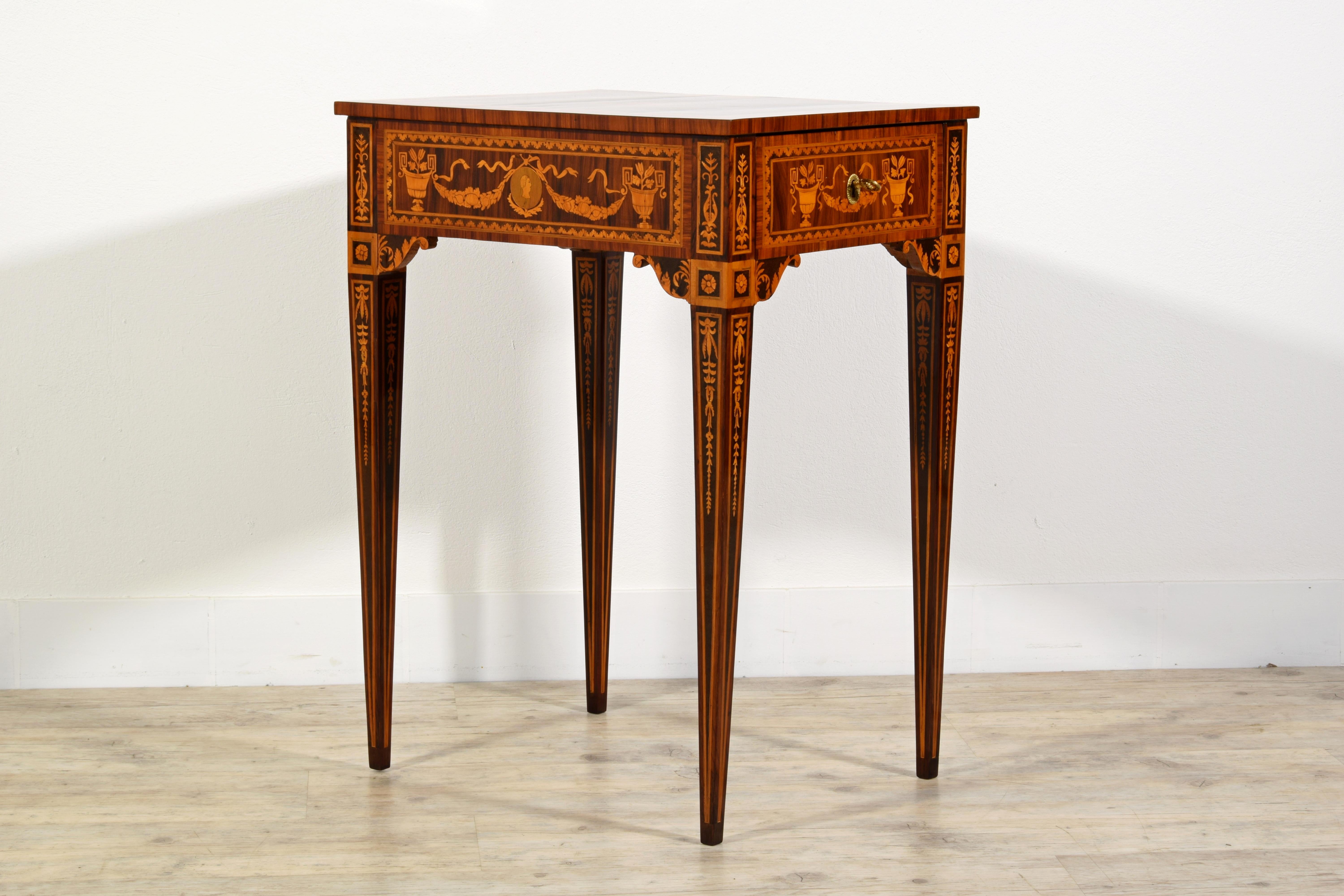 18. Jahrhundert, Italienischer Neoklassizistischer Intarsien Holztisch  im Angebot 9