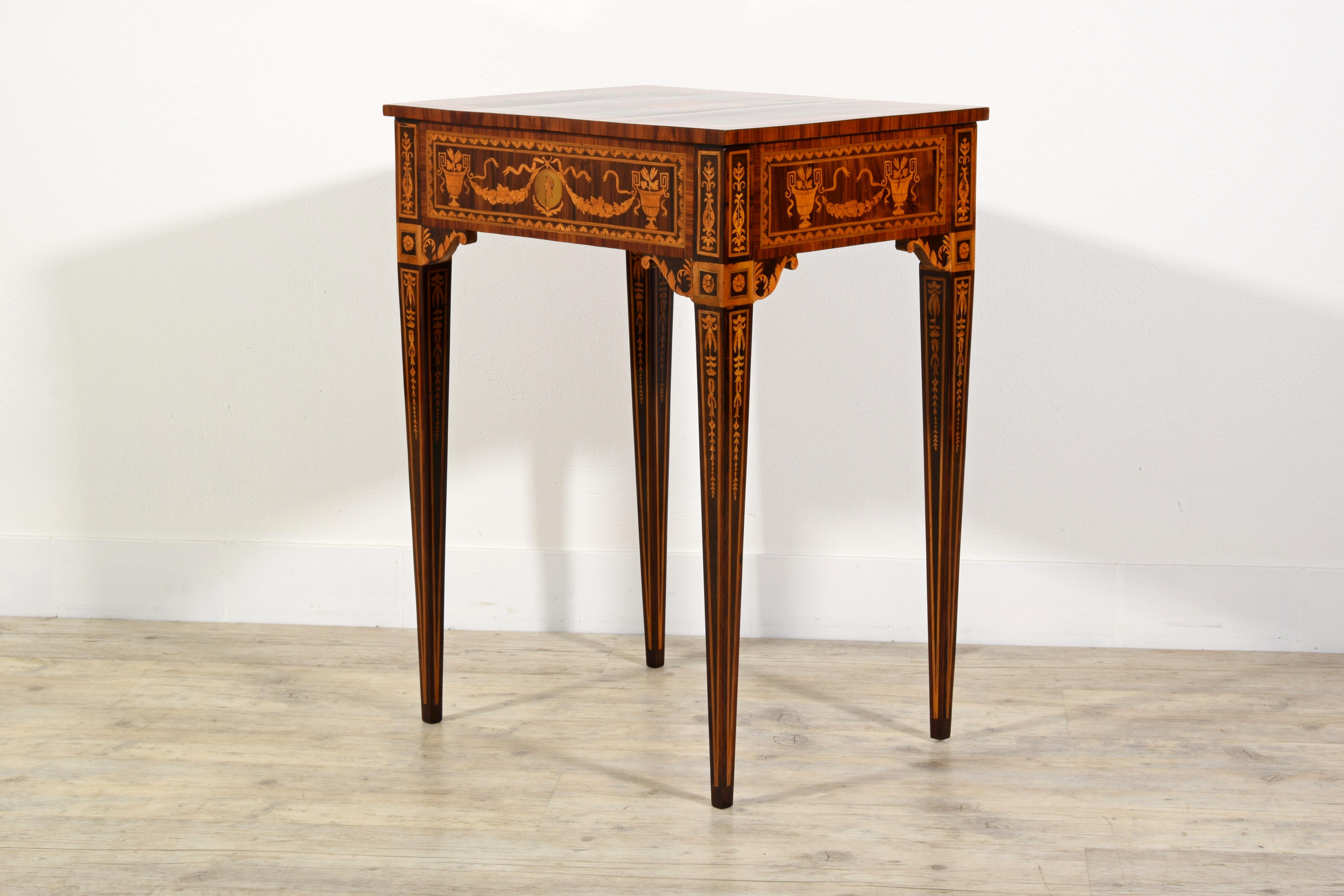 18. Jahrhundert, Italienischer Neoklassizistischer Intarsien Holztisch  im Angebot 10