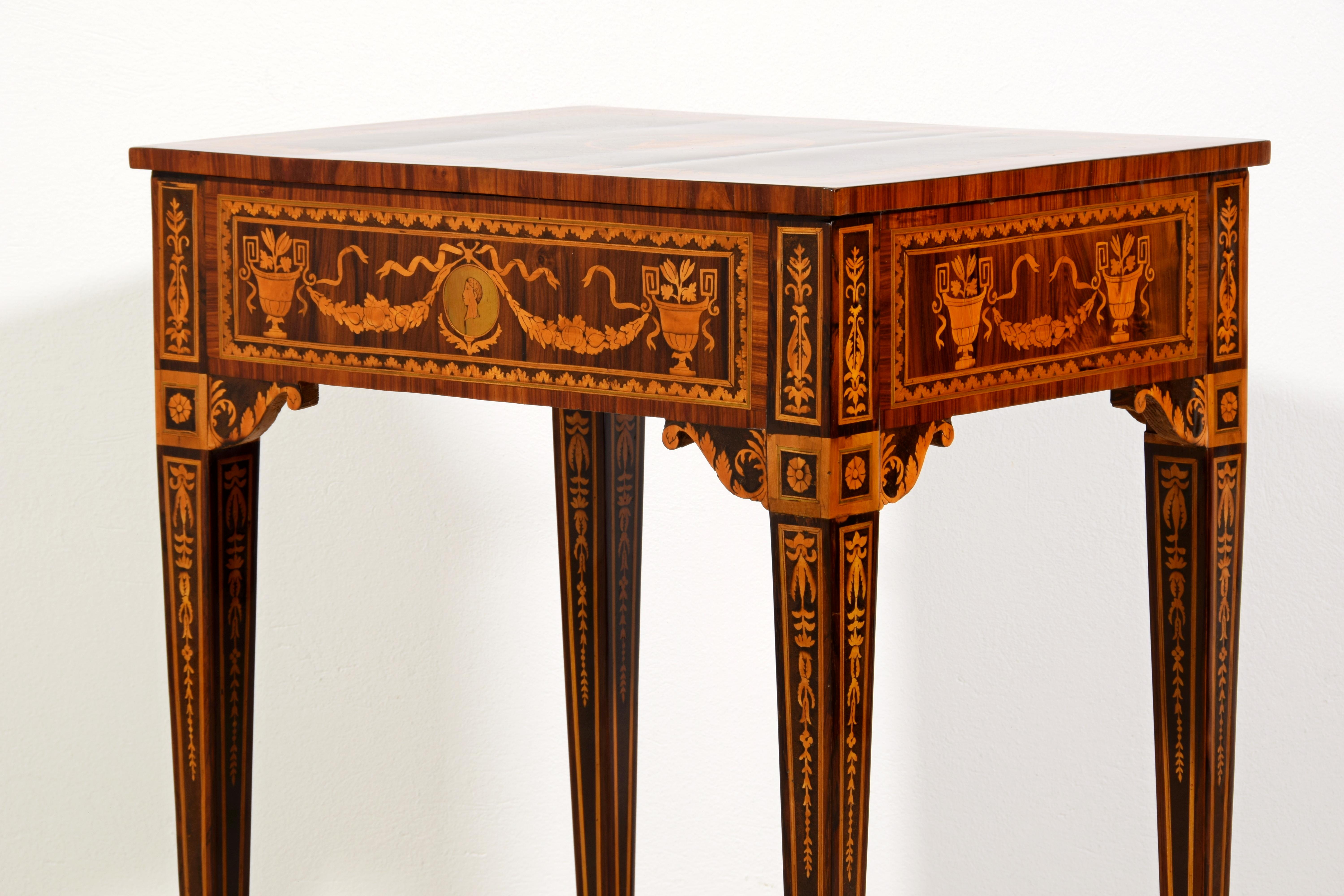 18. Jahrhundert, Italienischer Neoklassizistischer Intarsien Holztisch  im Angebot 12