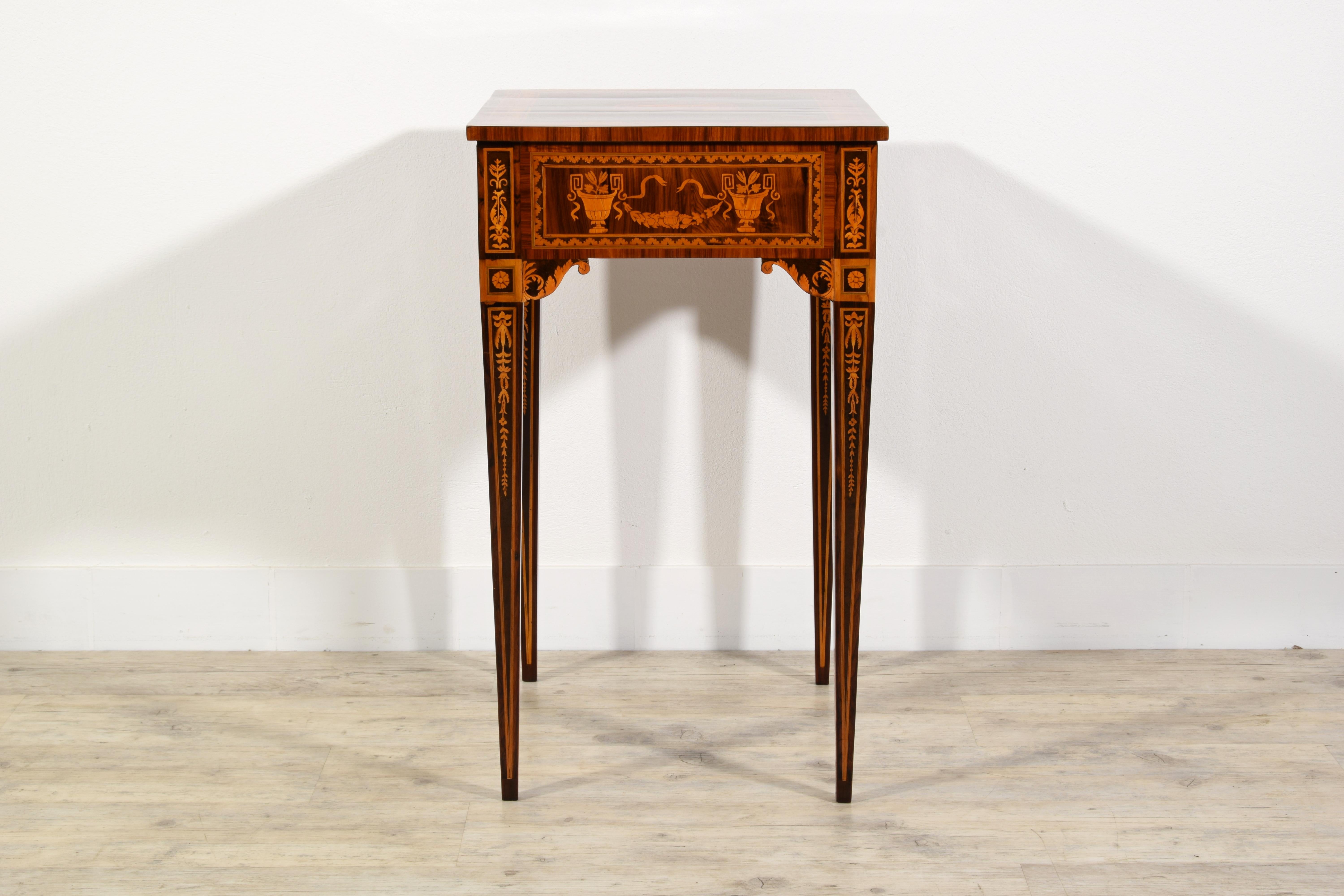 18. Jahrhundert, Italienischer Neoklassizistischer Intarsien Holztisch  im Angebot 14