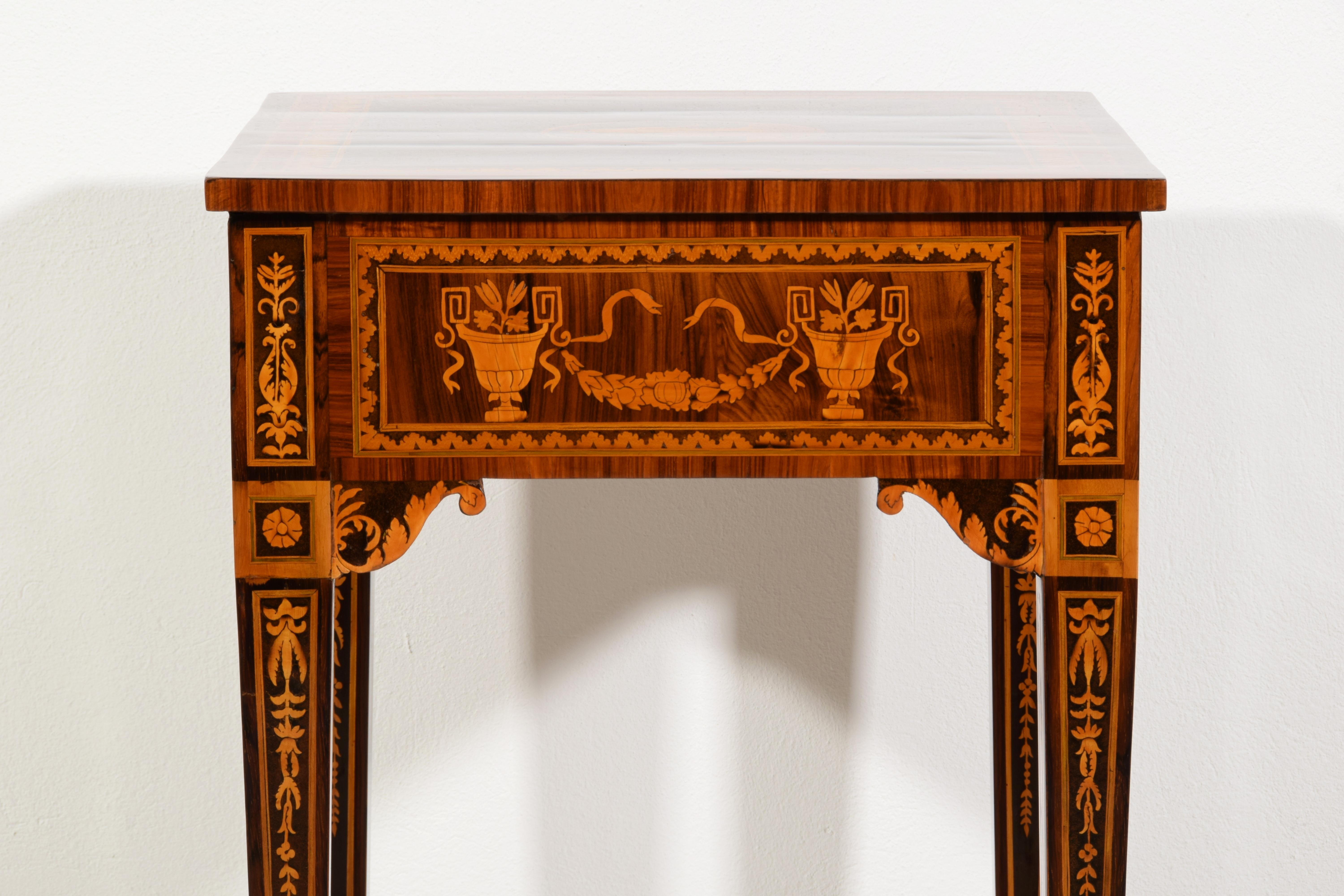 18. Jahrhundert, Italienischer Neoklassizistischer Intarsien Holztisch  im Angebot 15
