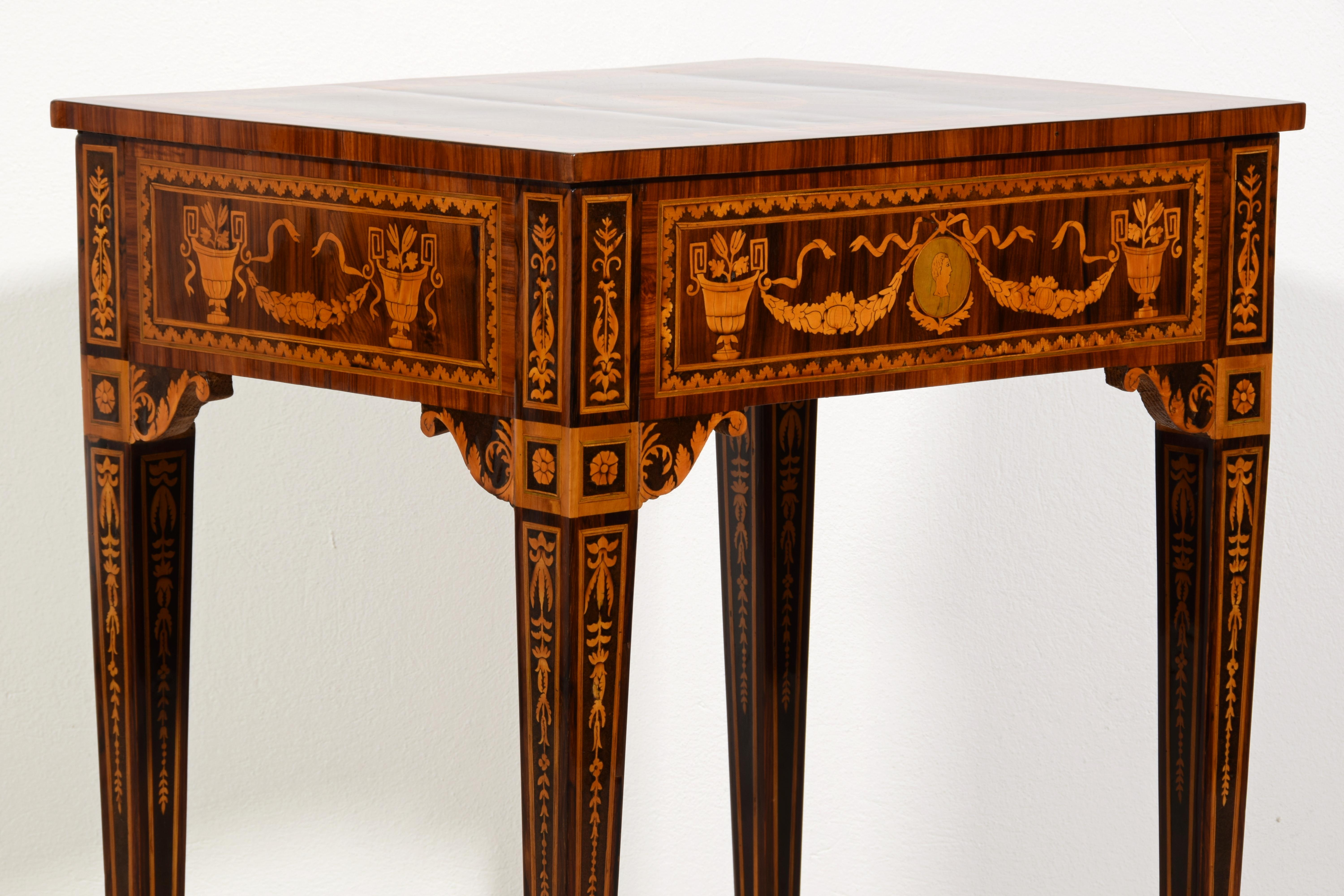 18. Jahrhundert, Italienischer Neoklassizistischer Intarsien Holztisch  im Angebot 16