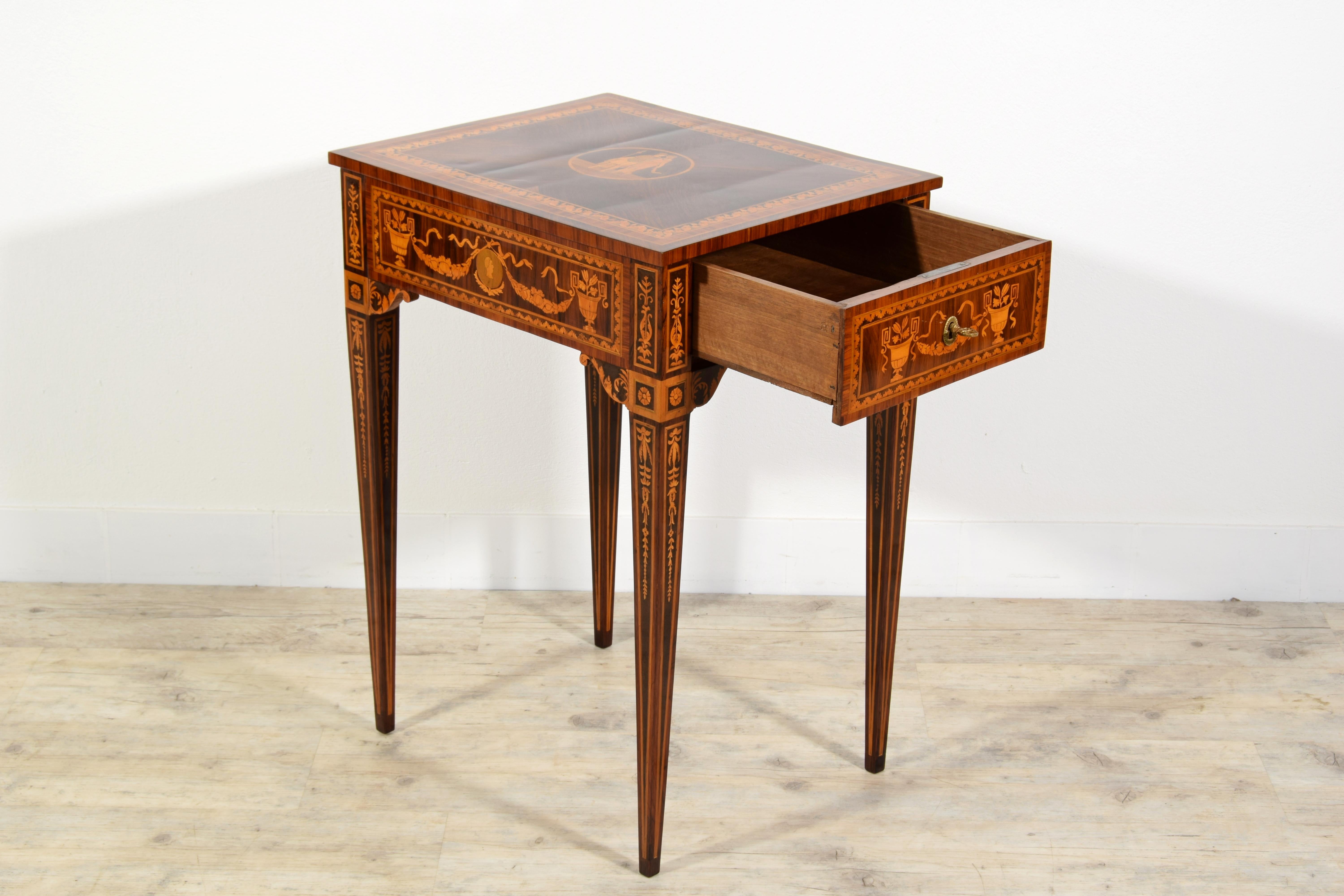 18. Jahrhundert, Italienischer Neoklassizistischer Intarsien Holztisch  im Angebot 2