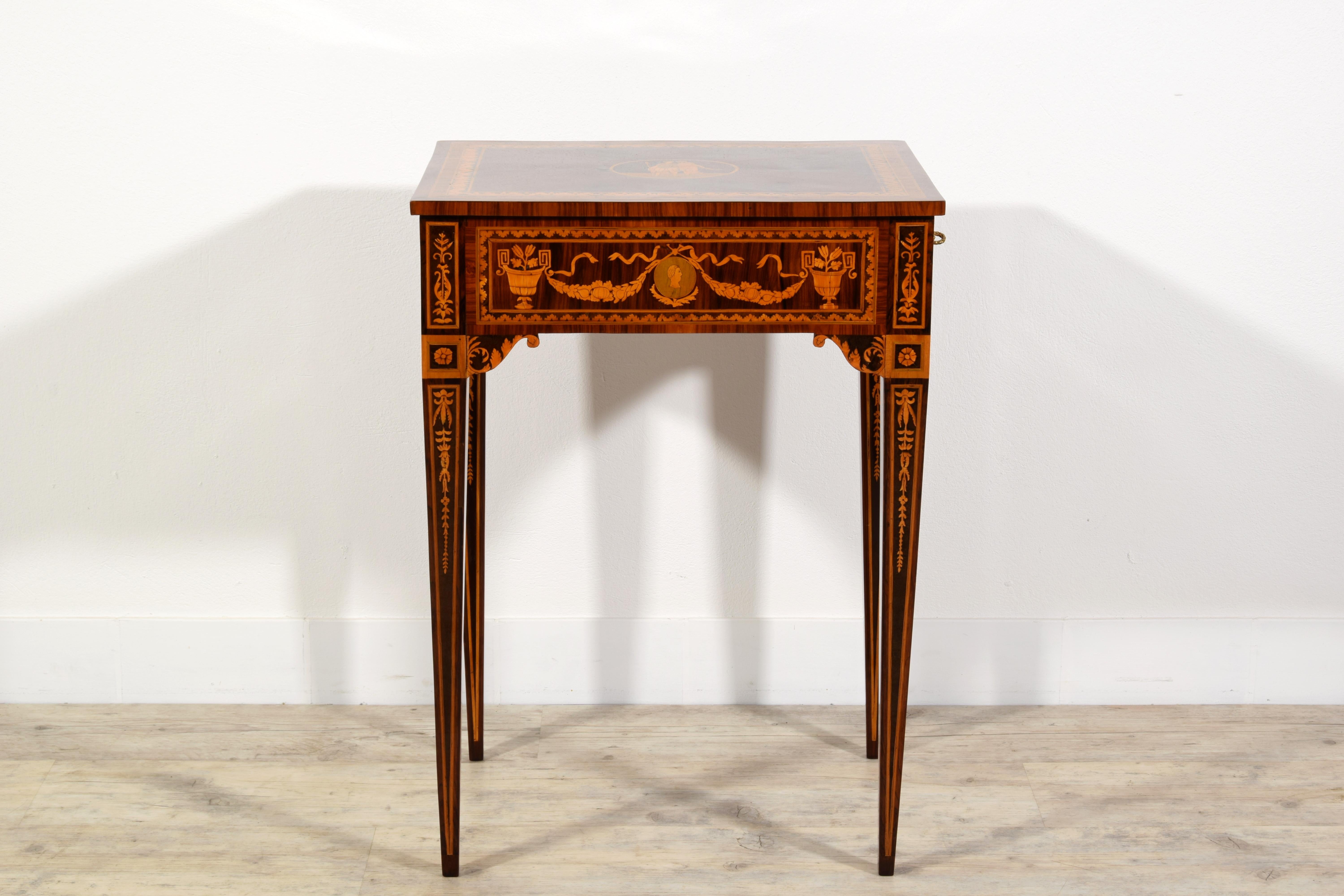 18. Jahrhundert, Italienischer Neoklassizistischer Intarsien Holztisch  im Angebot 4