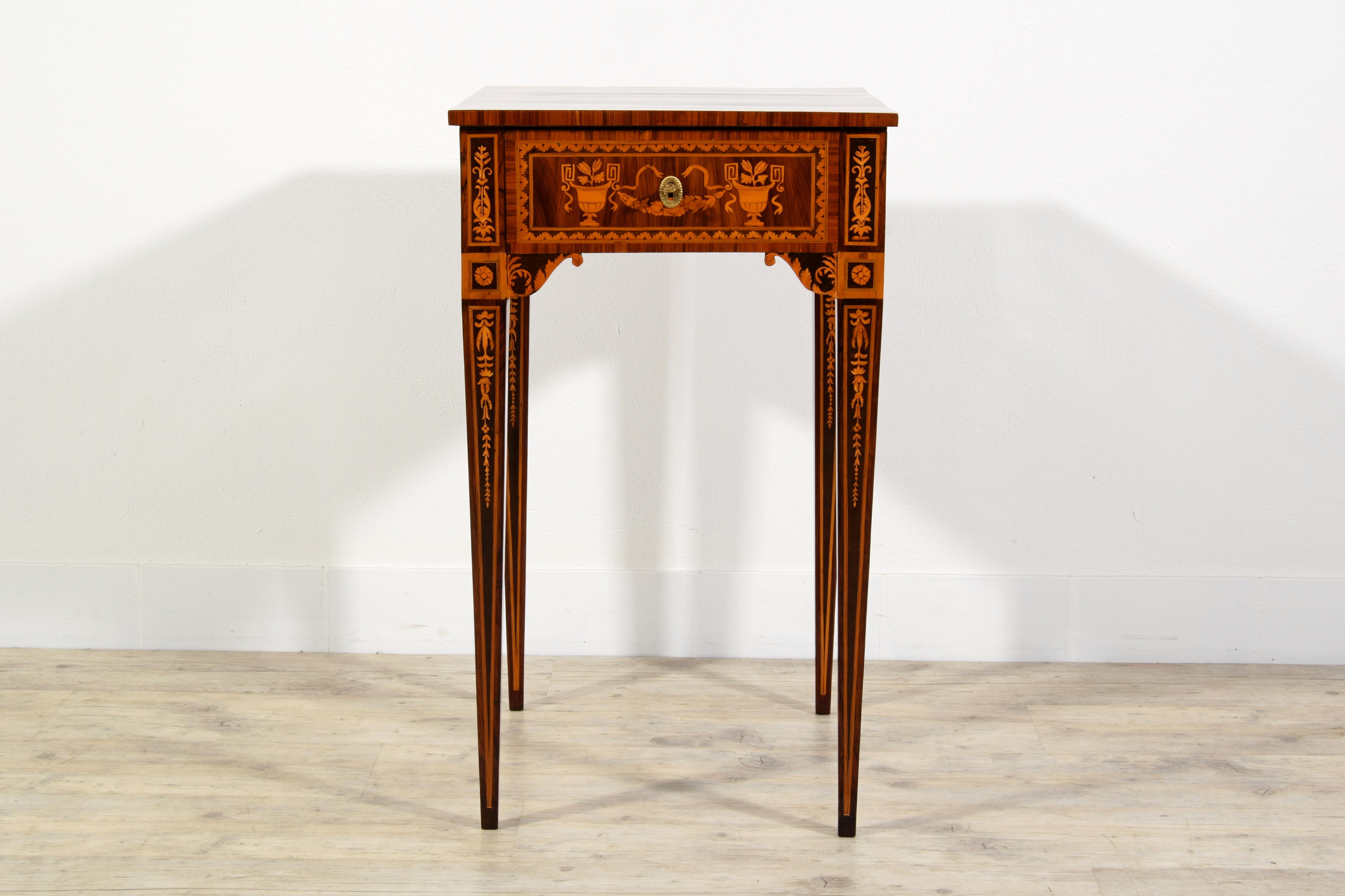 18. Jahrhundert, Italienischer Neoklassizistischer Intarsien Holztisch  im Angebot 5