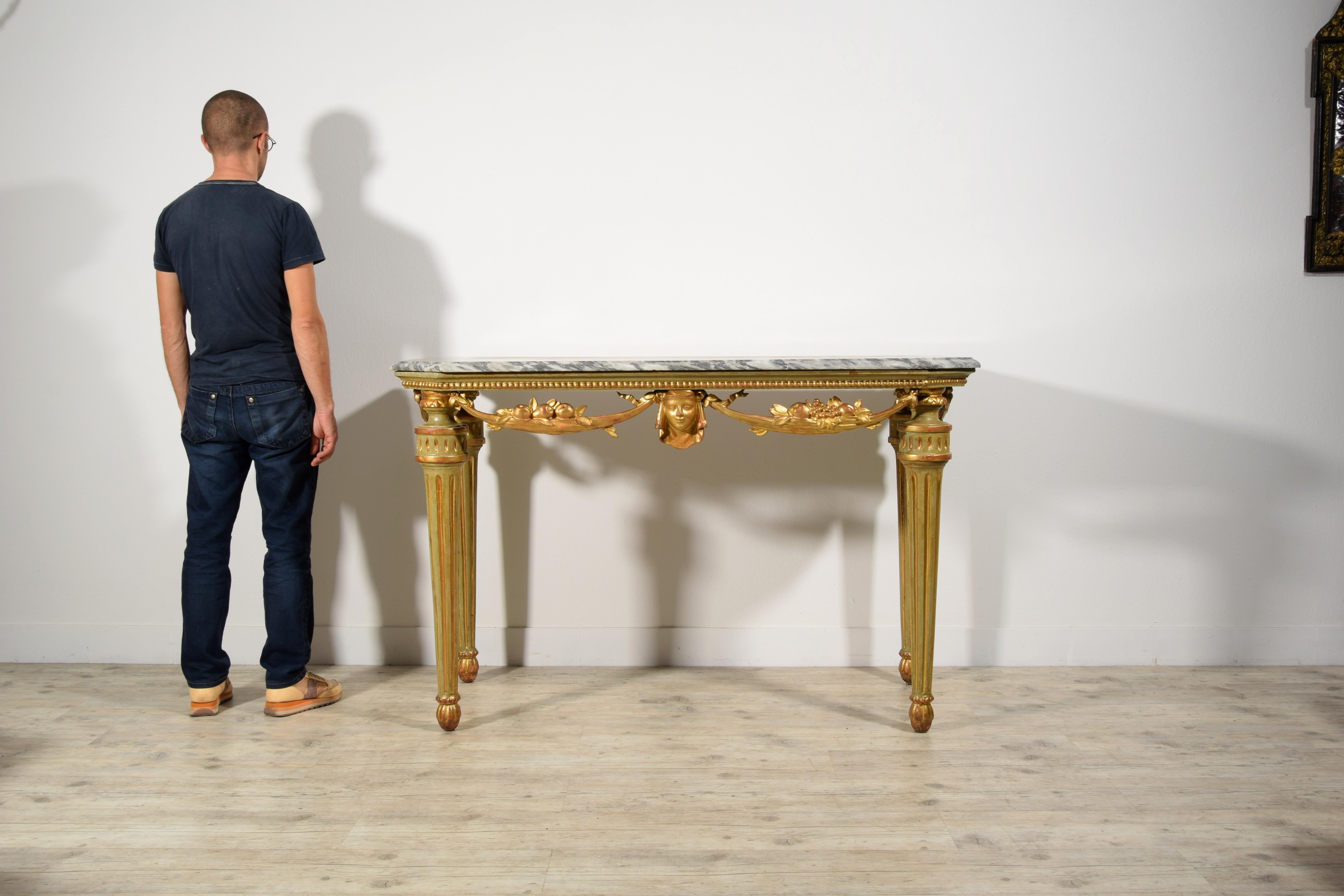 XVIIIe siècle, Table console néoclassique italienne en bois laqué et doré  en vente 5