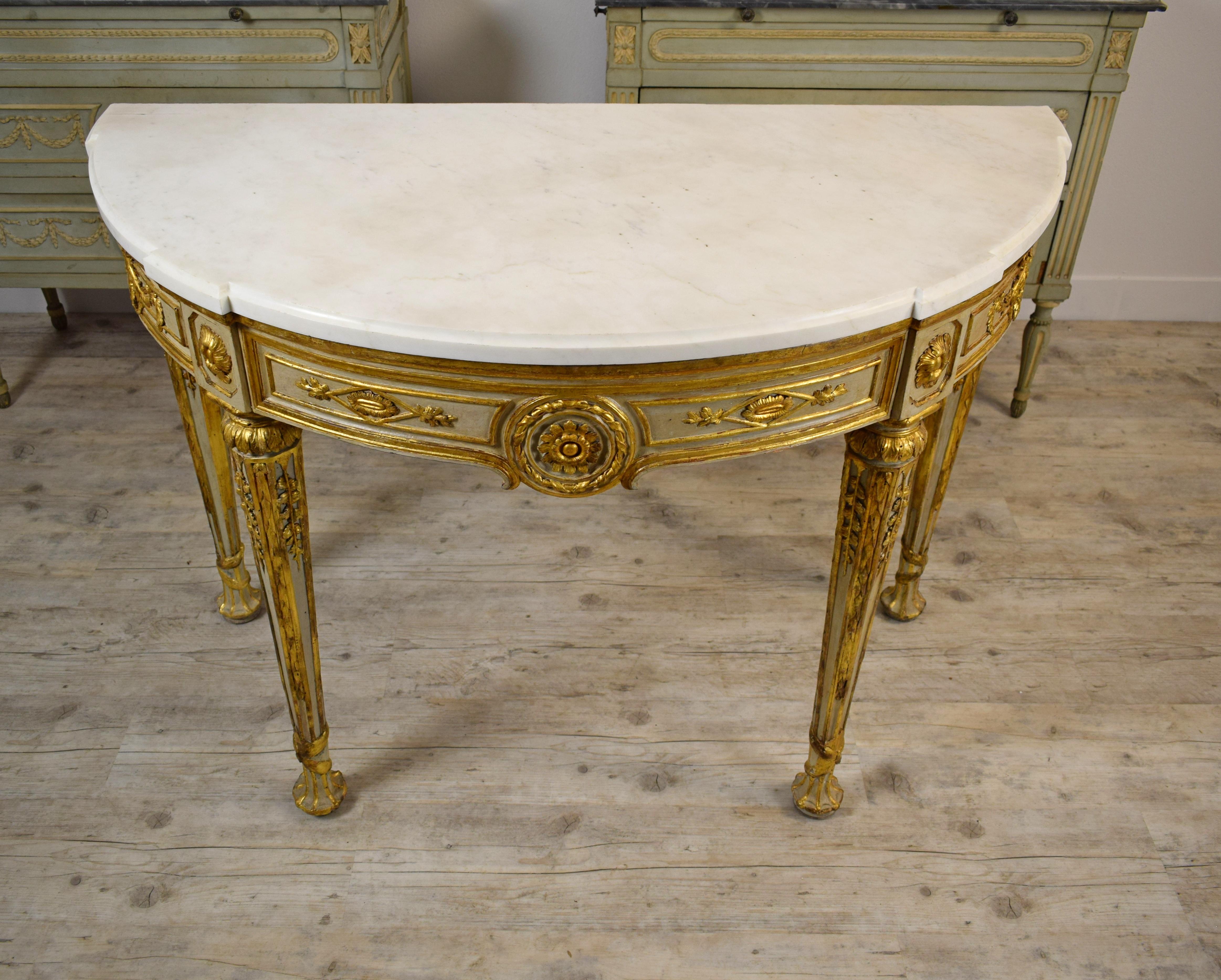 Hand-Carved 18th Century, Italian Neoclassical Lacquered and Giltwood Console Table For Sale